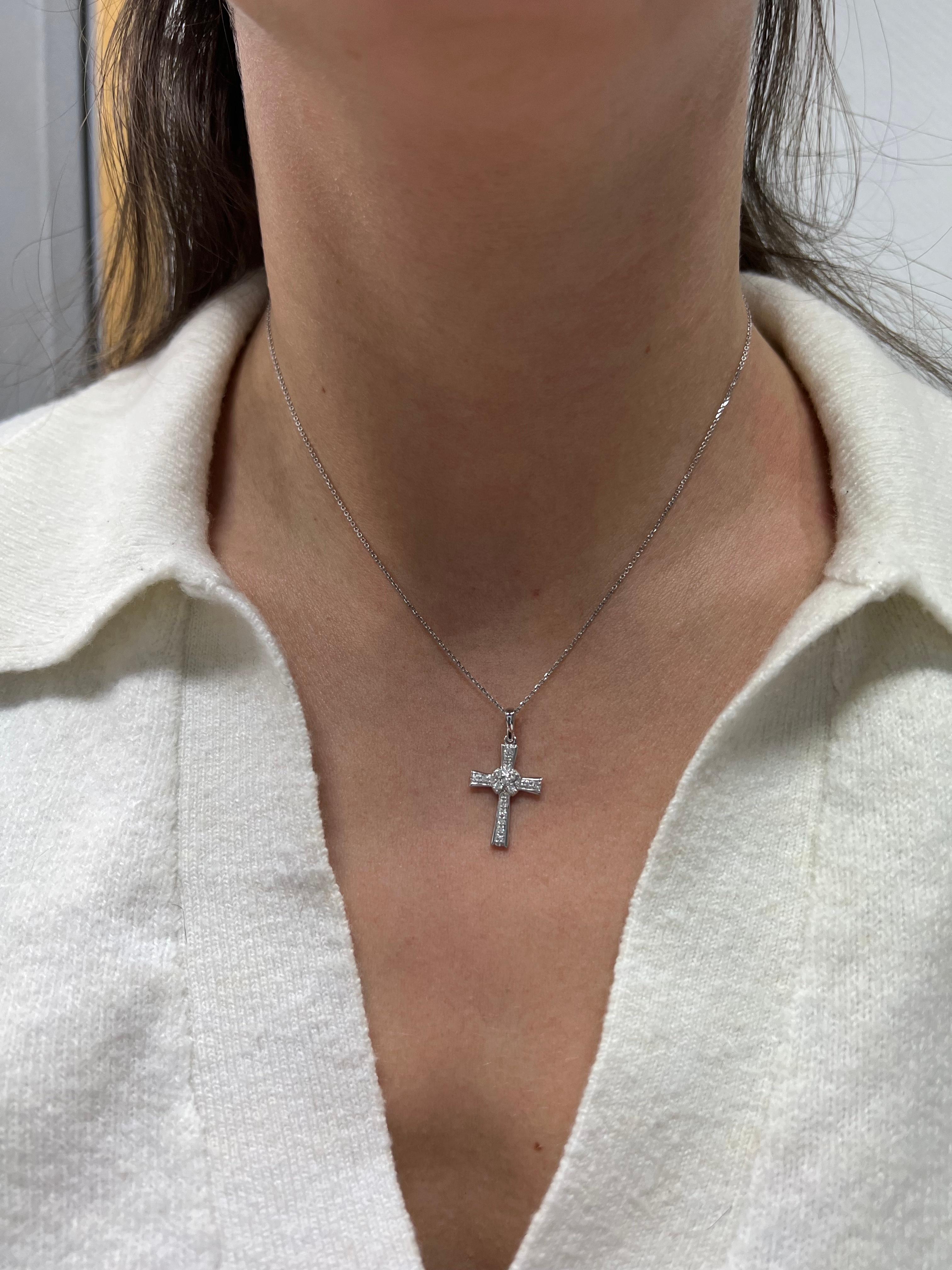 Halskette mit Kreuzkette-Anhänger, natürliche Diamanten 0,25 Karat 18k Weißgold im Angebot 3