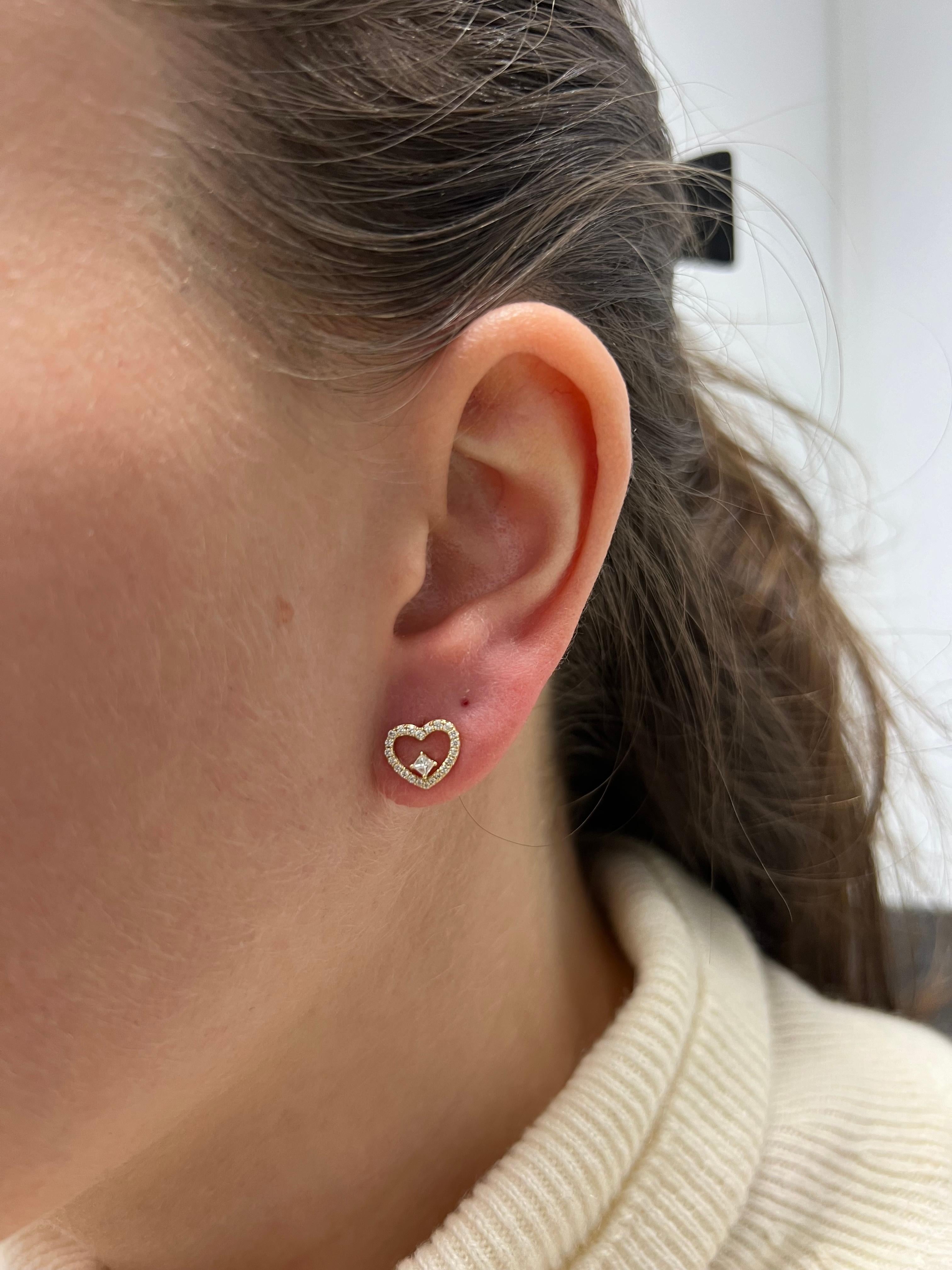 Diamanti naturali da 0,25 carati Orecchini a forma di cuore in oro bianco 18KT in vendita 1