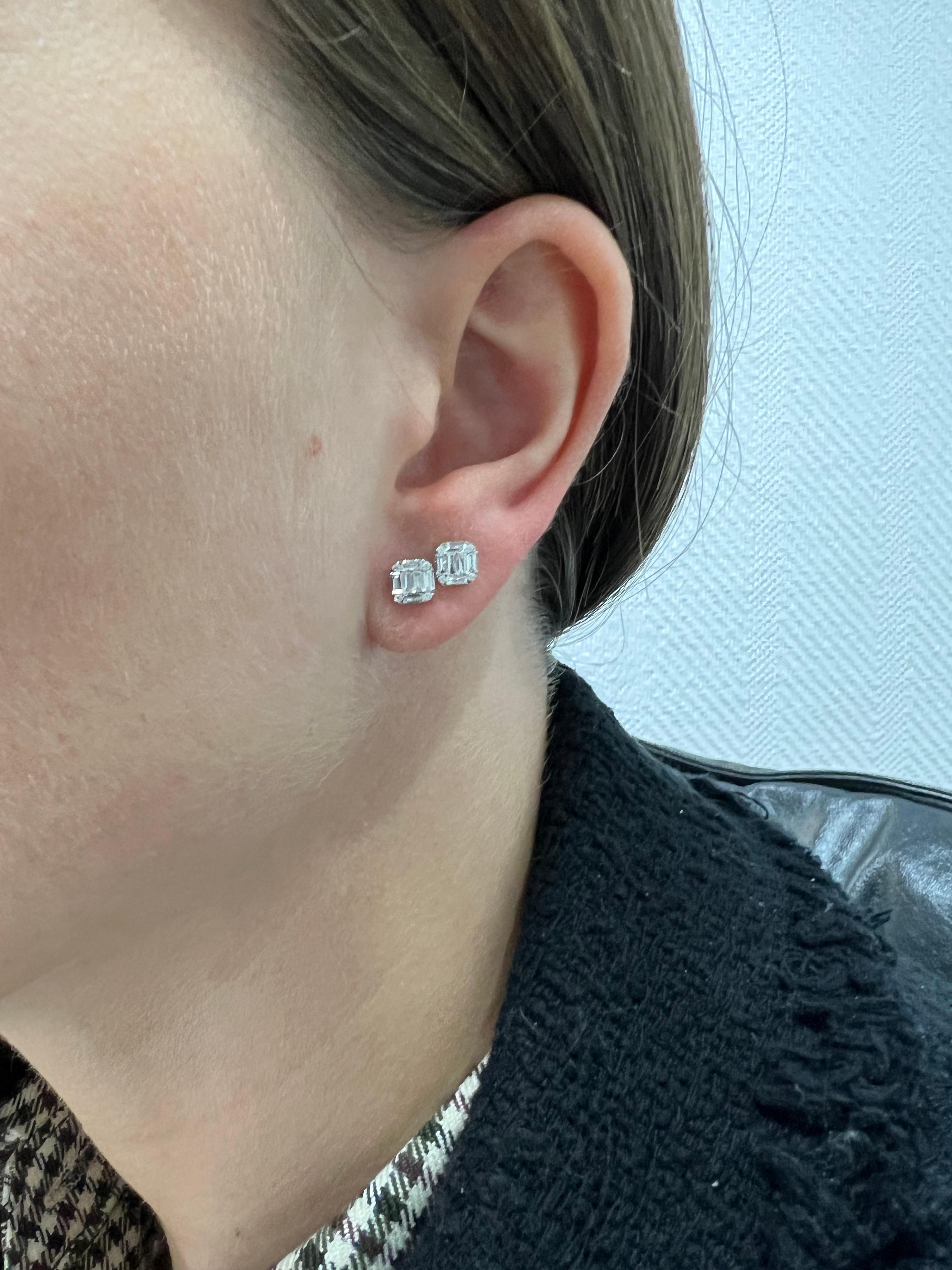Natural Diamonds 0.27 cts in 18KT White Gold Petite Stud Earrings E09332 In New Condition For Sale In Antwerpen, BE