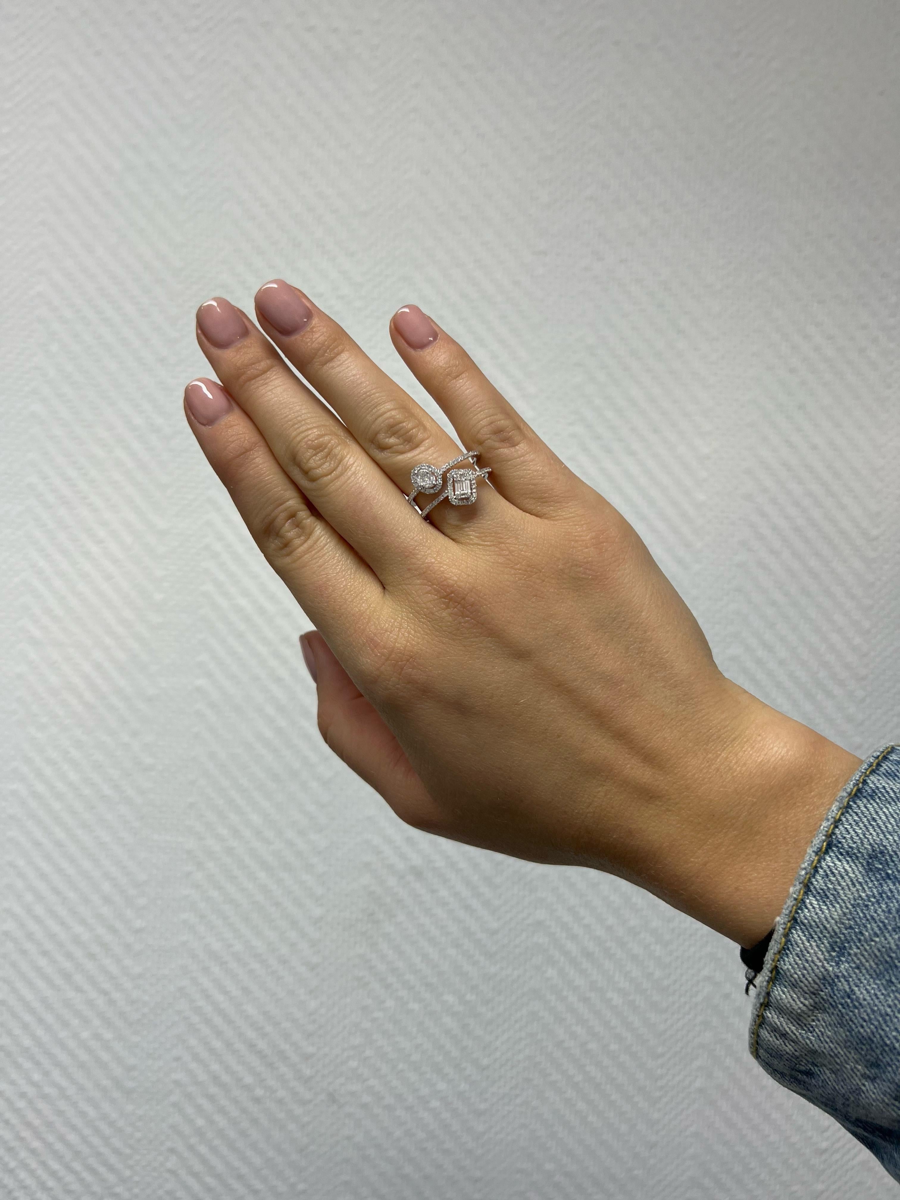 Diamanti naturali da 0,50 carati in oro bianco 18KT Anello con dichiarazione a grappolo multiplo in vendita 1