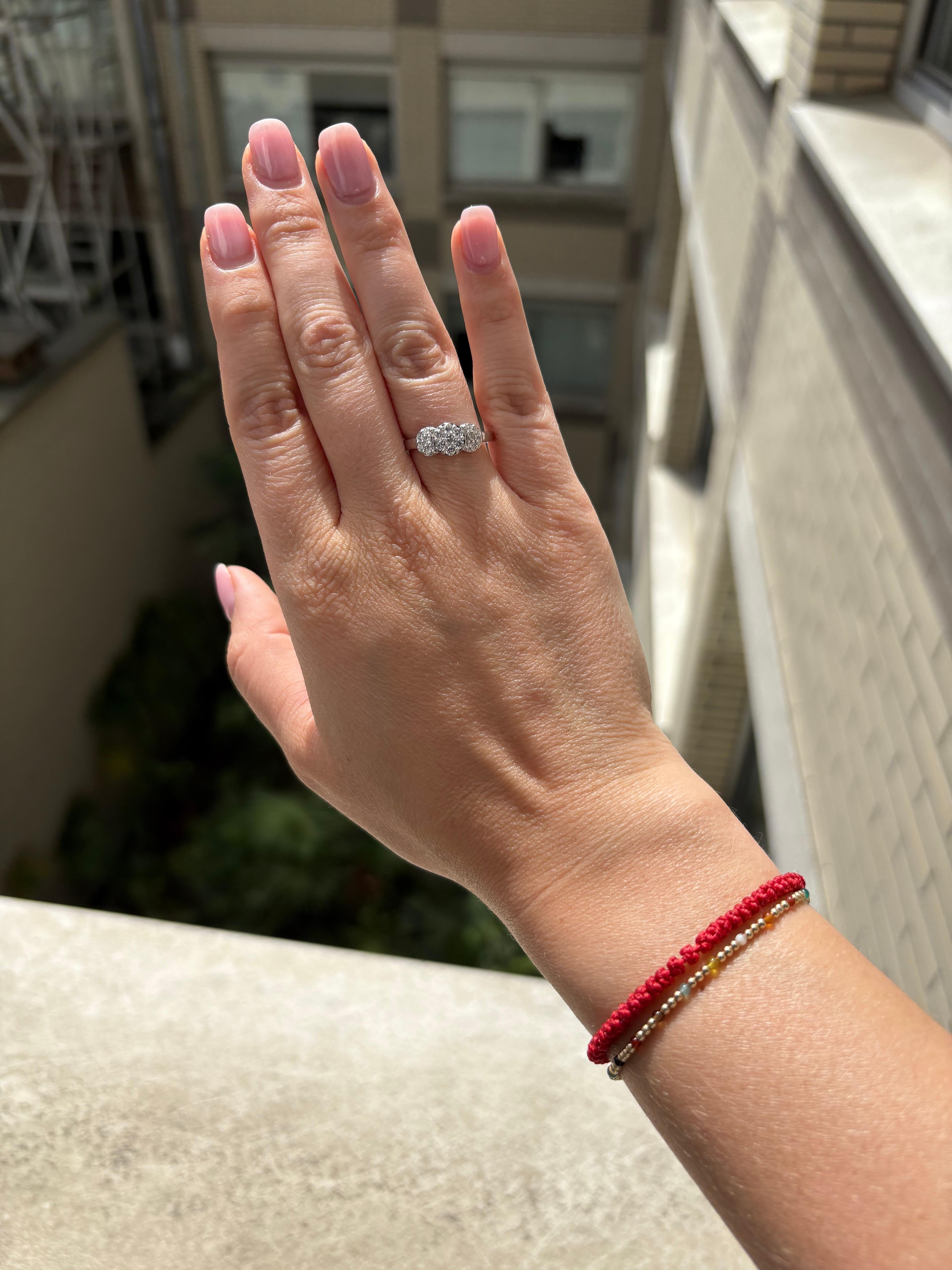 Anello di fidanzamento a grappolo con diamanti naturali da 0,52 carati in oro bianco 18KT in vendita 7