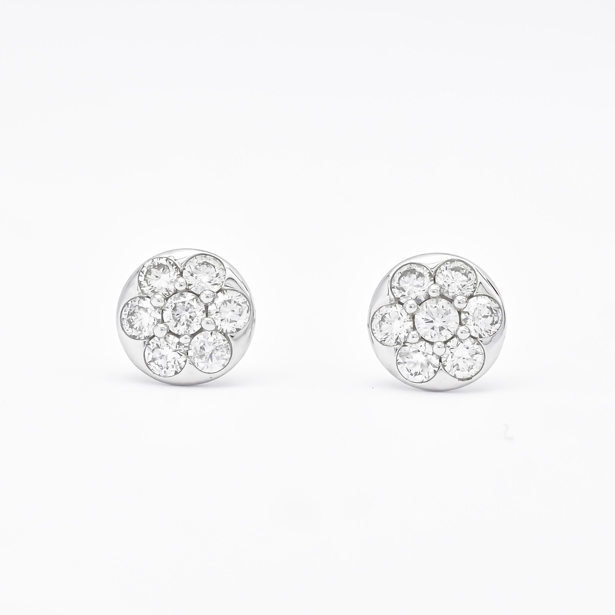 Diamanti naturali 0,55 carati Orecchini a grappolo in oro bianco 18KT con fiori classici In condizioni Nuovo in vendita a Antwerpen, BE