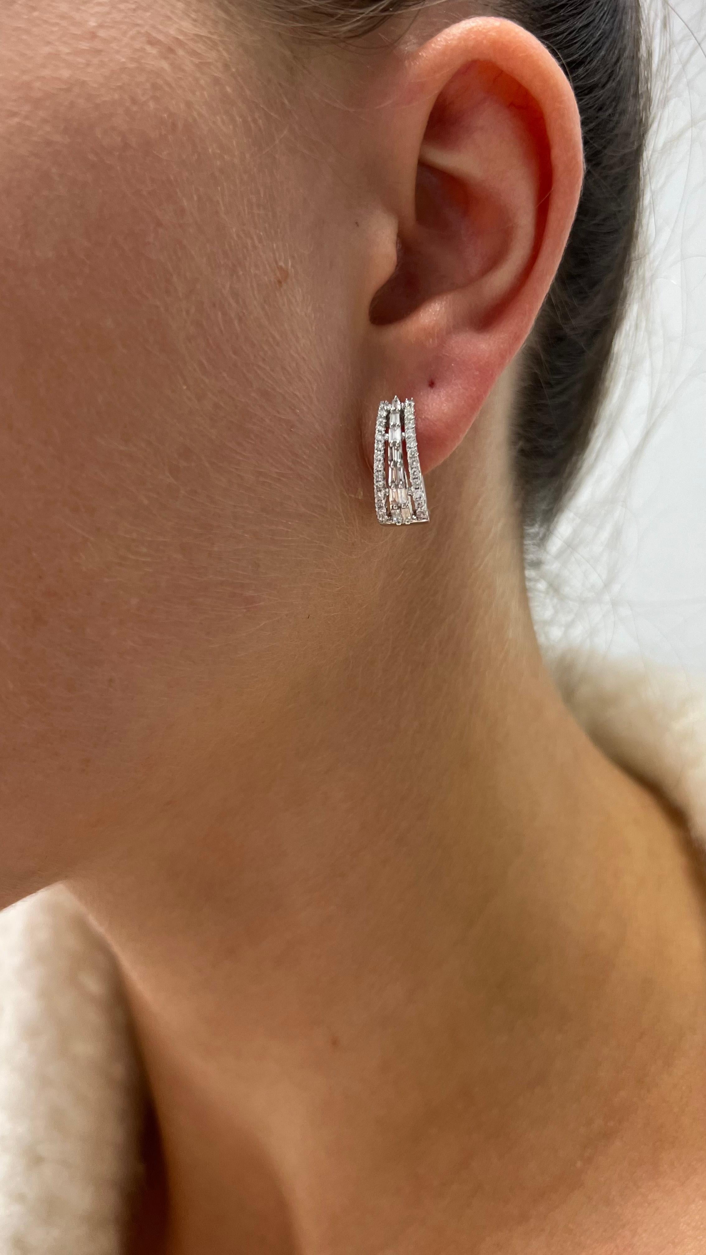 Créoles huggies en or blanc 18 carats et diamants naturels 0,75 carat en vente 2