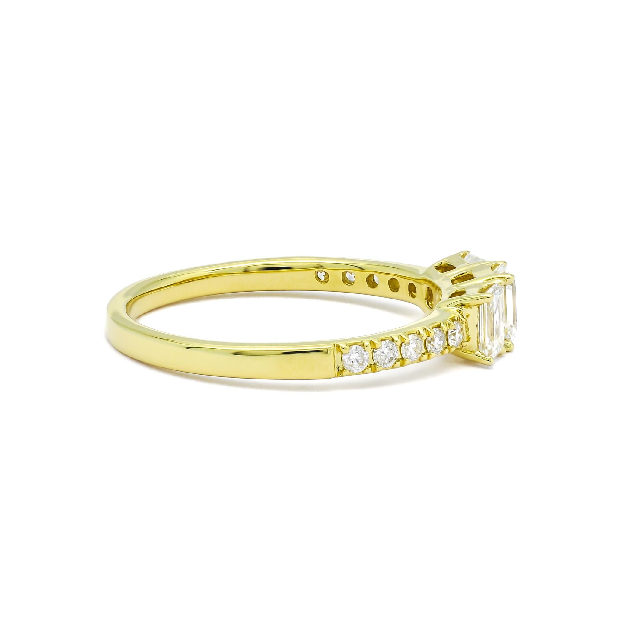 Taille émeraude Diamants naturels  Bague promesse trilogie en or jaune 18 carats taille émeraude 0,76 carat en vente