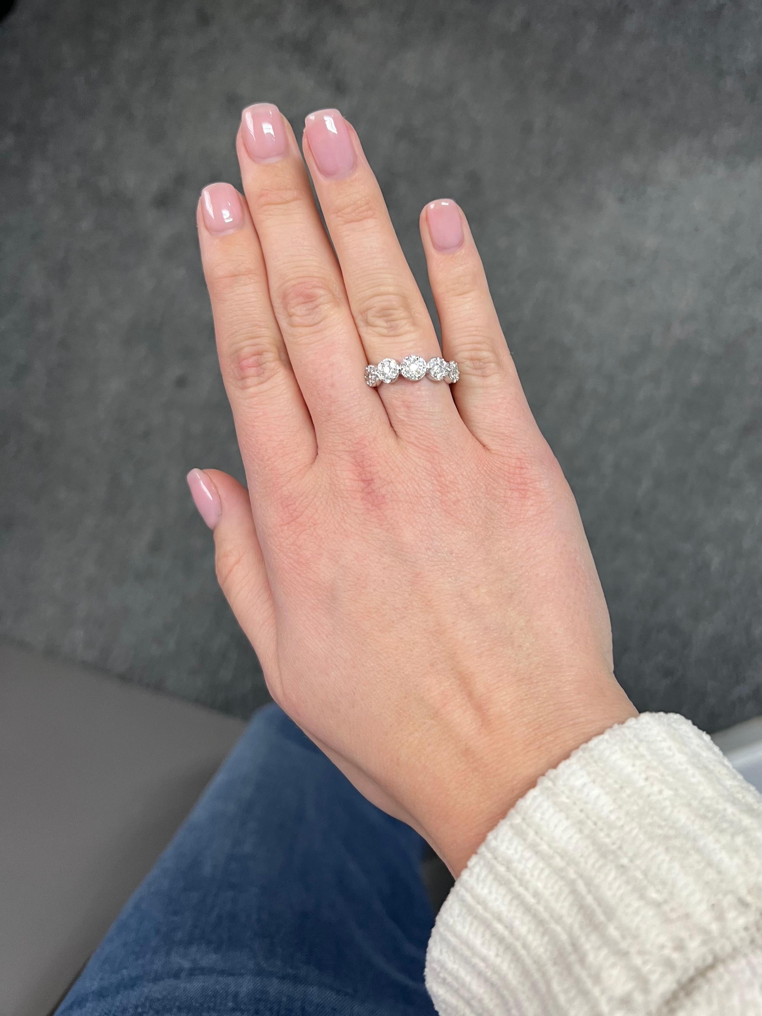 Natural Diamonds 0.80 cts 18KT White Gold Modern Engagement Ring For Sale 3