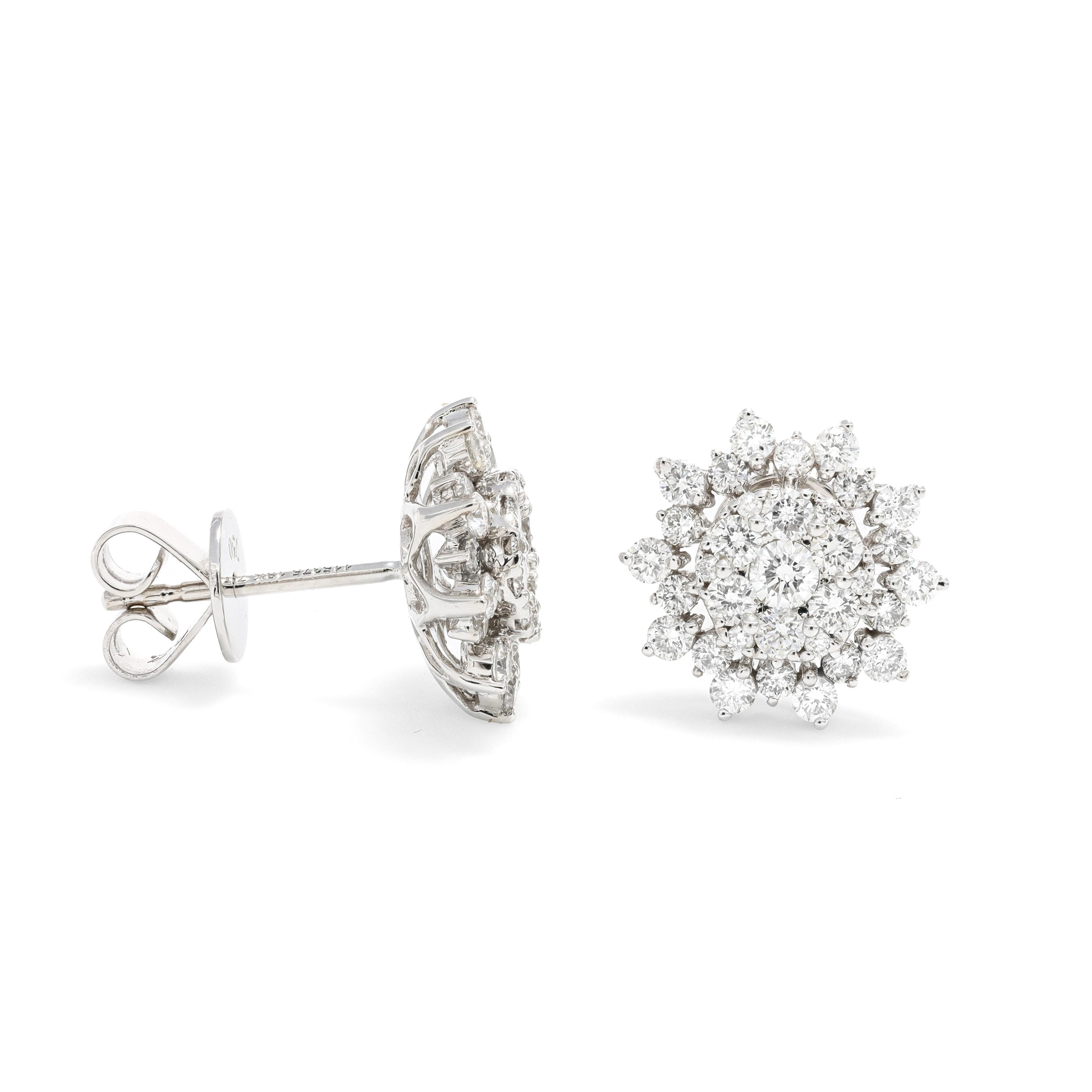 Modern Natural Diamonds 1.02 Carats 18KT White Gold Classic Cluster Stud Earrings For Sale