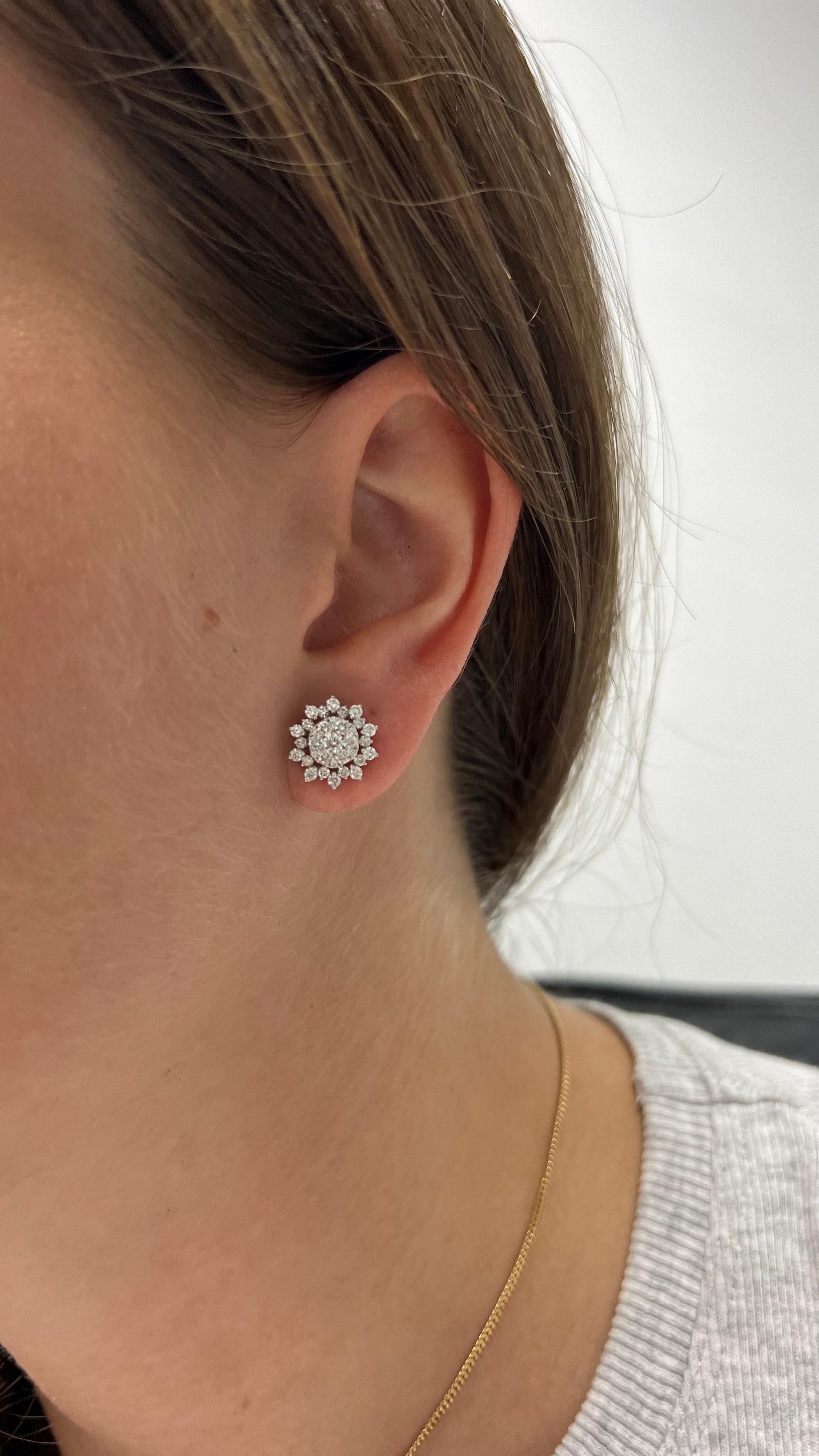 Natural Diamonds 1.02 Carats 18KT White Gold Classic Cluster Stud Earrings For Sale 2