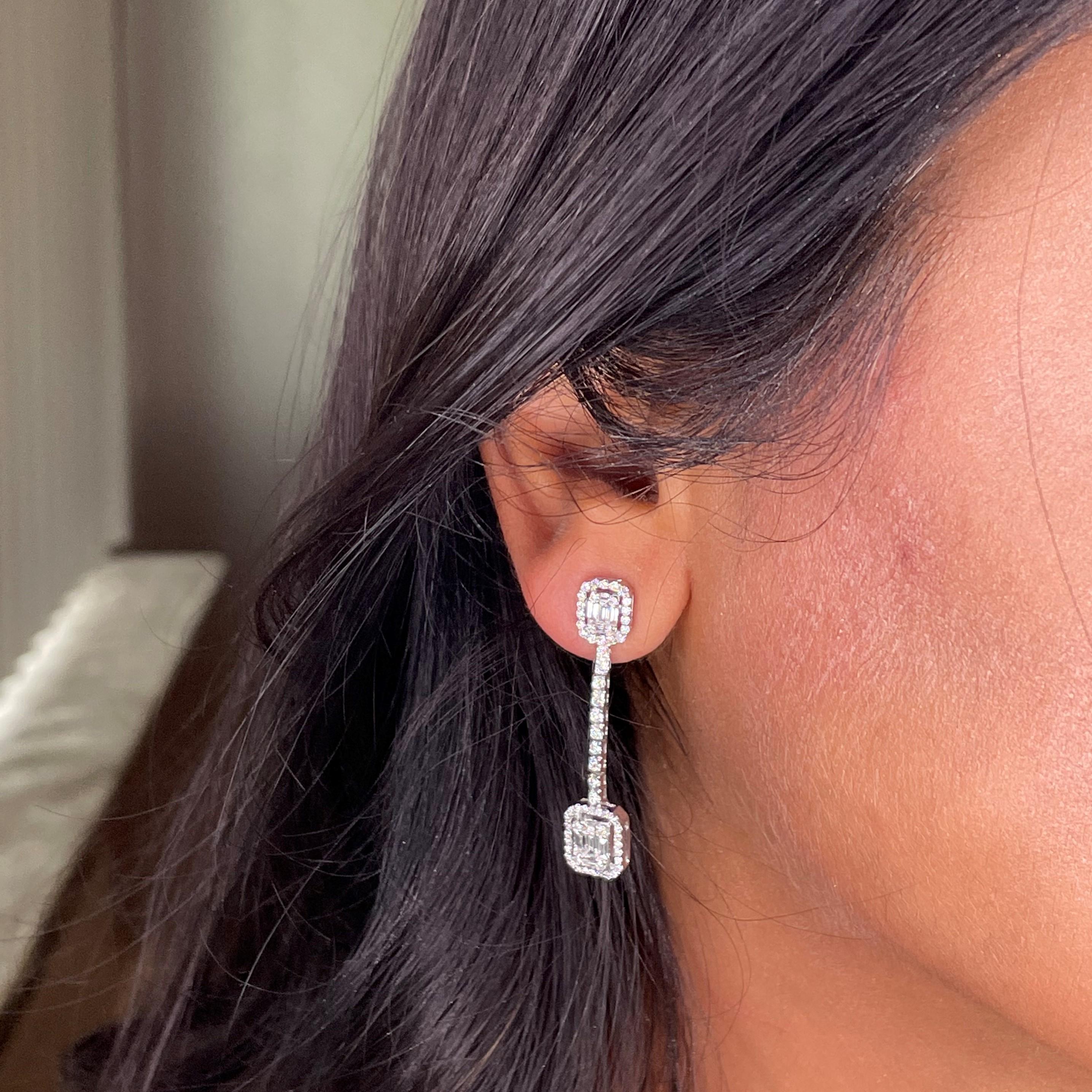 Natural Diamonds 1.26 Carats 18KT Yellow Gold Cocktail Dangler Drop Earrings In New Condition For Sale In Antwerpen, BE