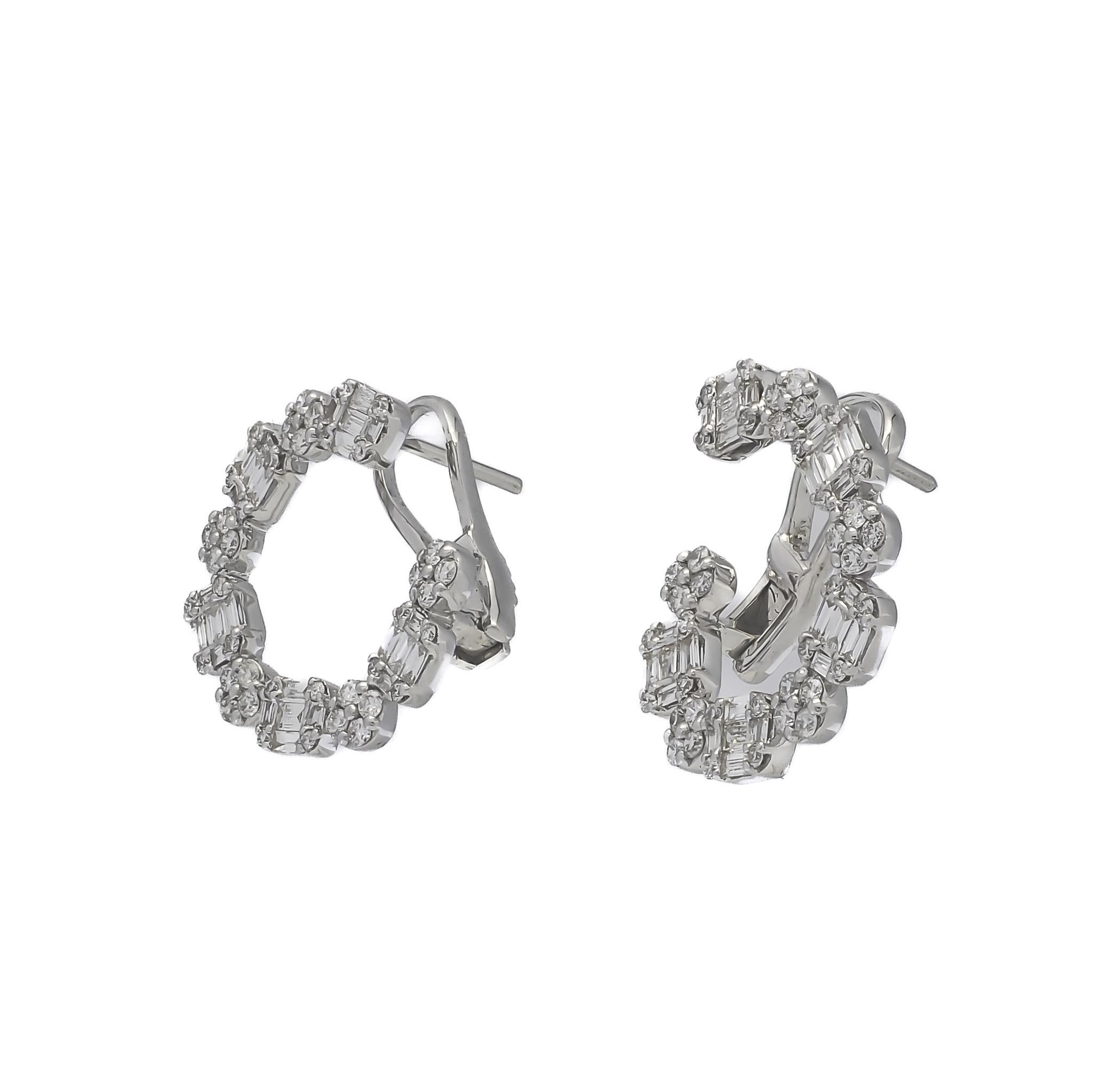 Modern Natural Diamonds 1.40 Carats 18 Karats White Gold Exclusive Designer Earring For Sale