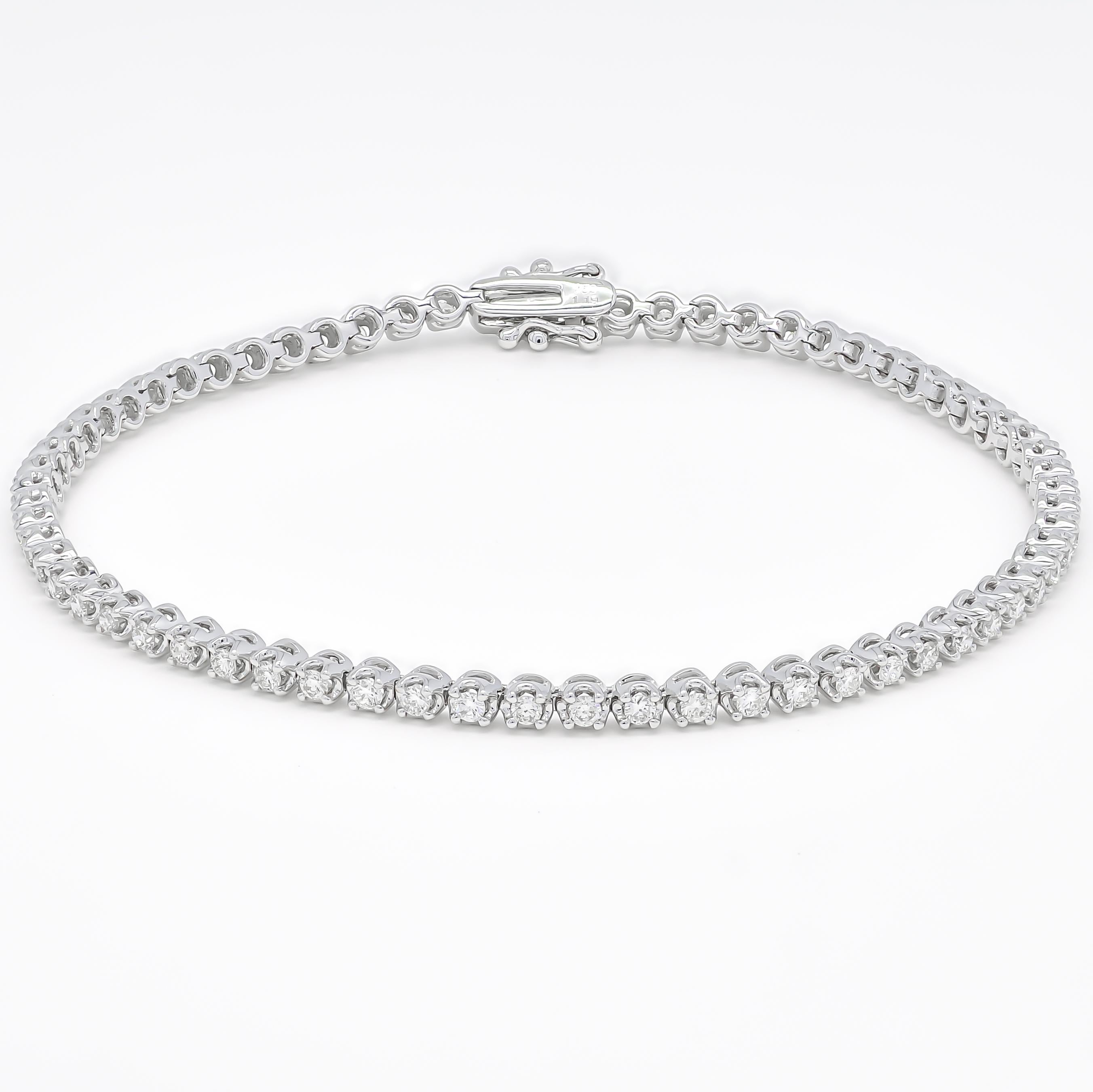 Diamantes naturales 1,60 quilates Pulsera de tenis clásica de oro blanco de 18k en venta 3