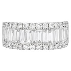 Anillo de media banda de aniversario de oro blanco de 18 quilates con diamantes naturales de 1,78 quilates