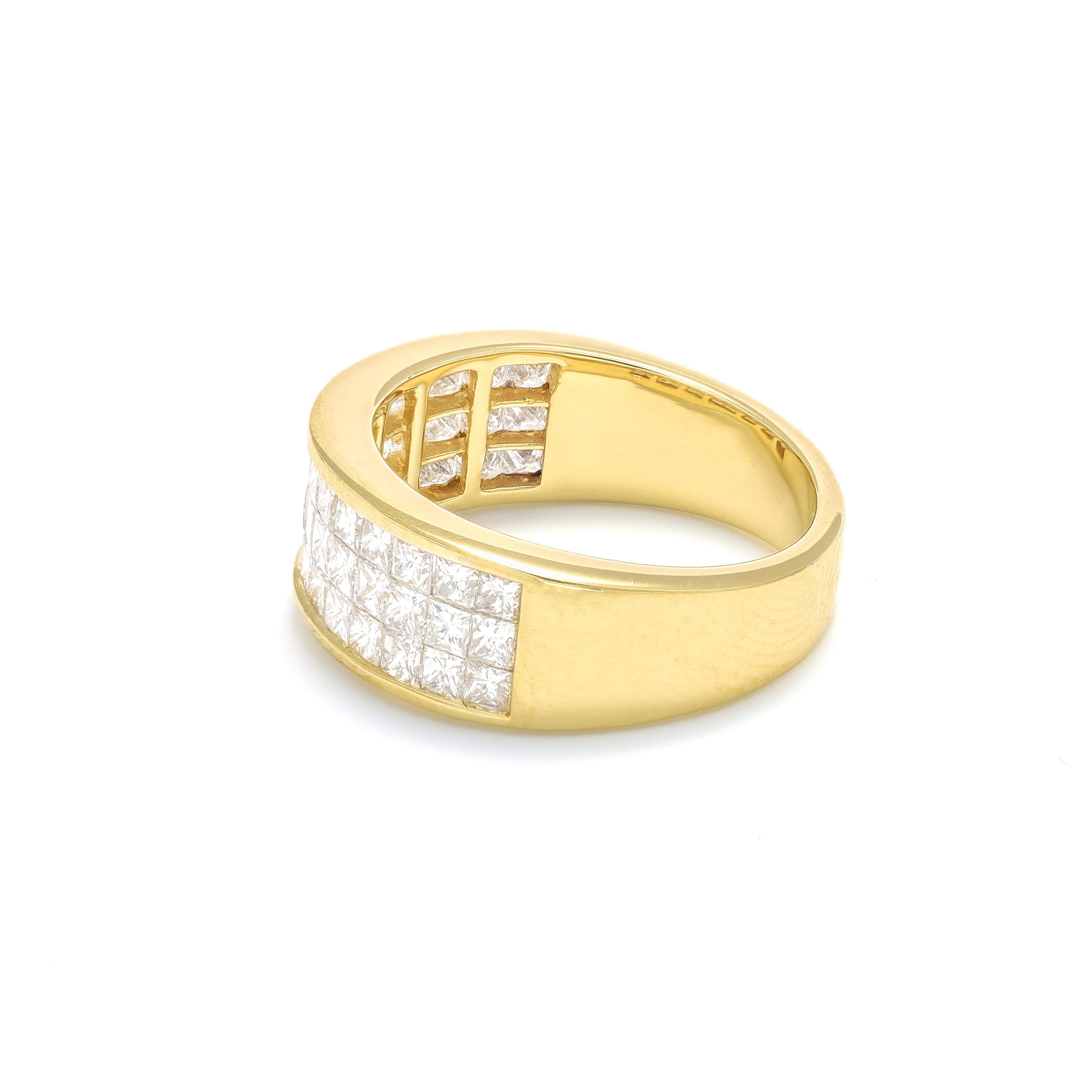 Modern Natural Diamonds 2.10 carats 18KT Yellow Gold Princess Wedding Band Ring For Sale