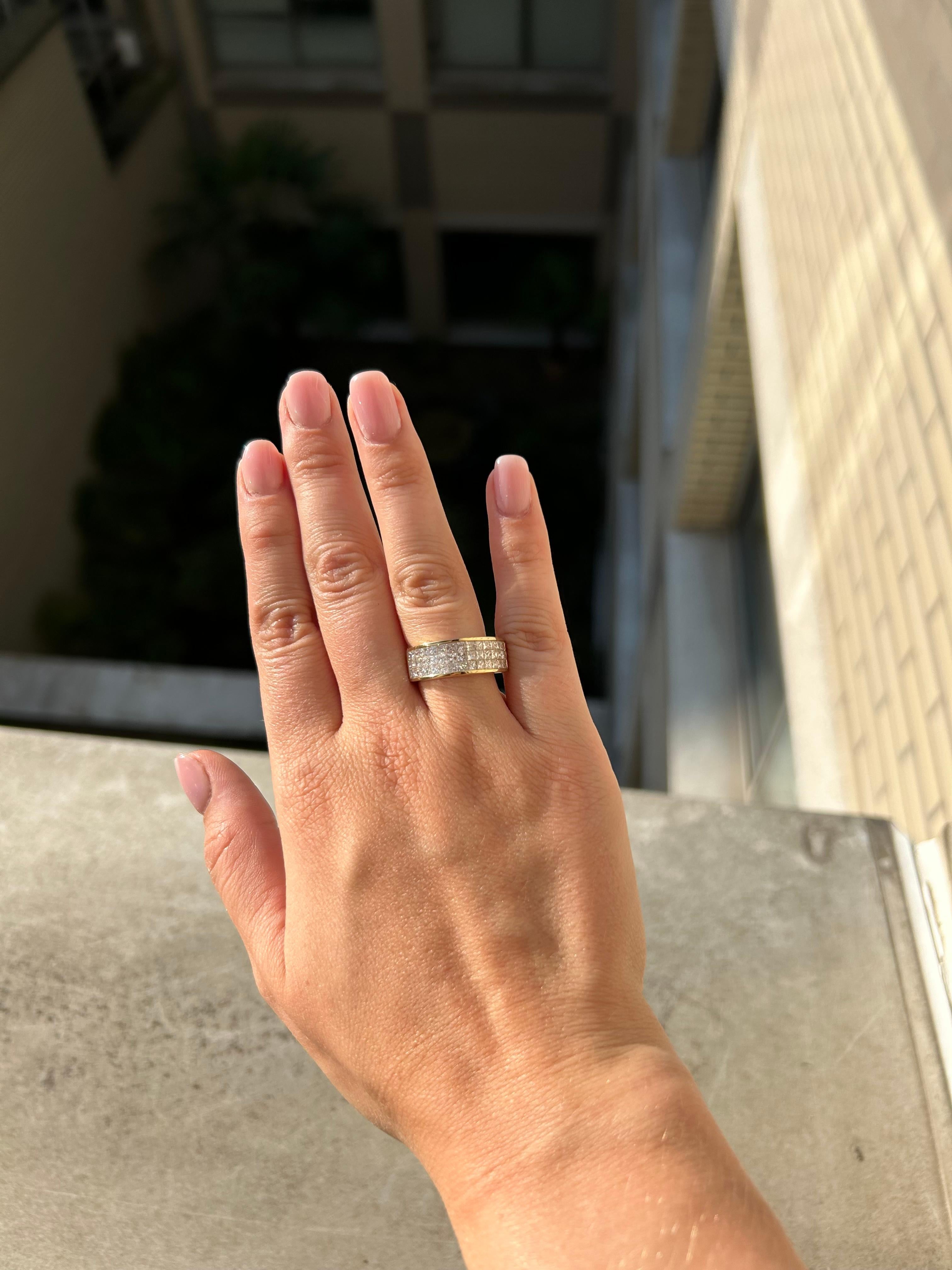 Women's or Men's Natural Diamonds 2.10 carats 18KT Yellow Gold Princess Wedding Band Ring For Sale
