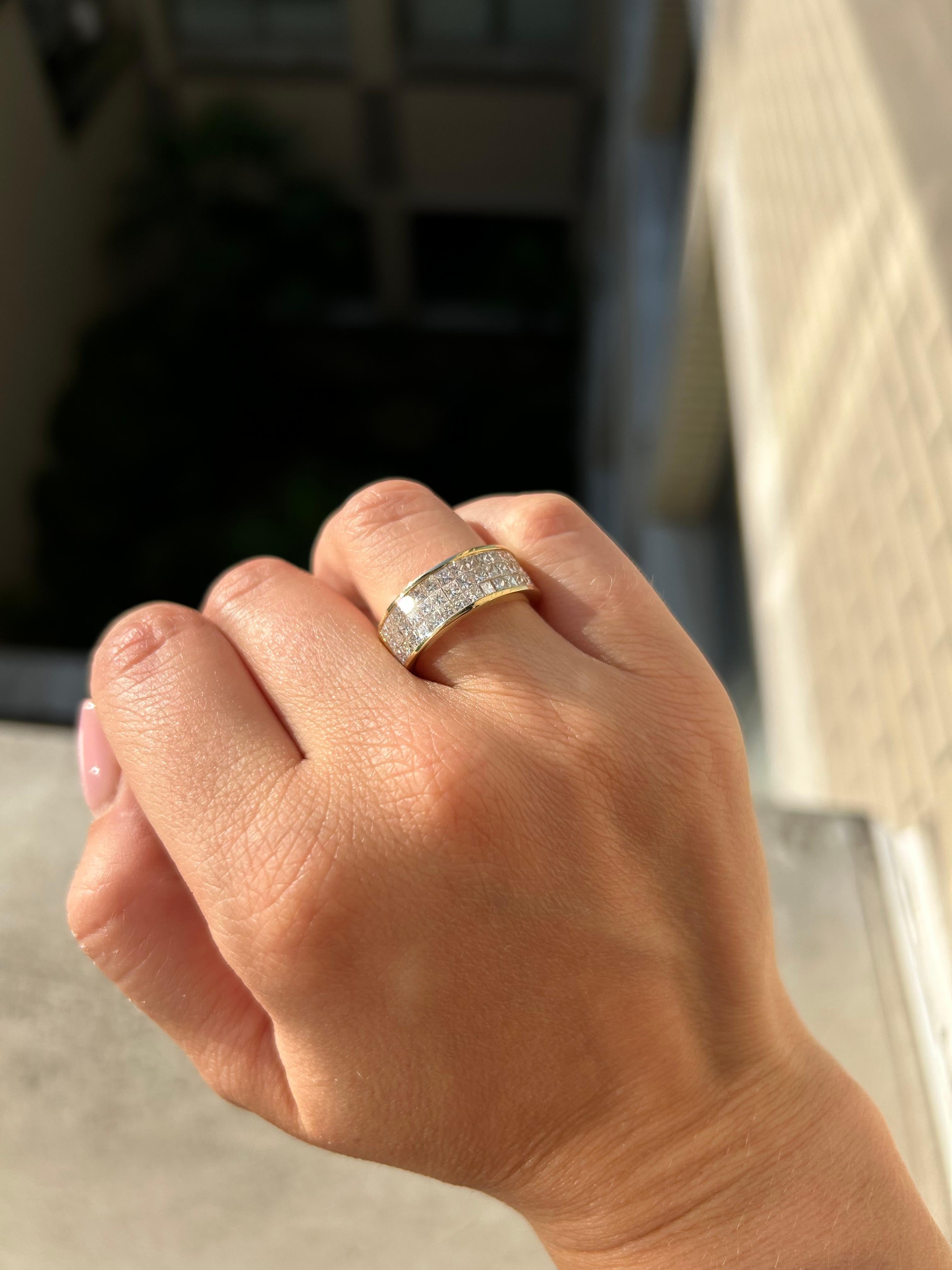 Natural Diamonds 2.10 carats 18KT Yellow Gold Princess Wedding Band Ring For Sale 1