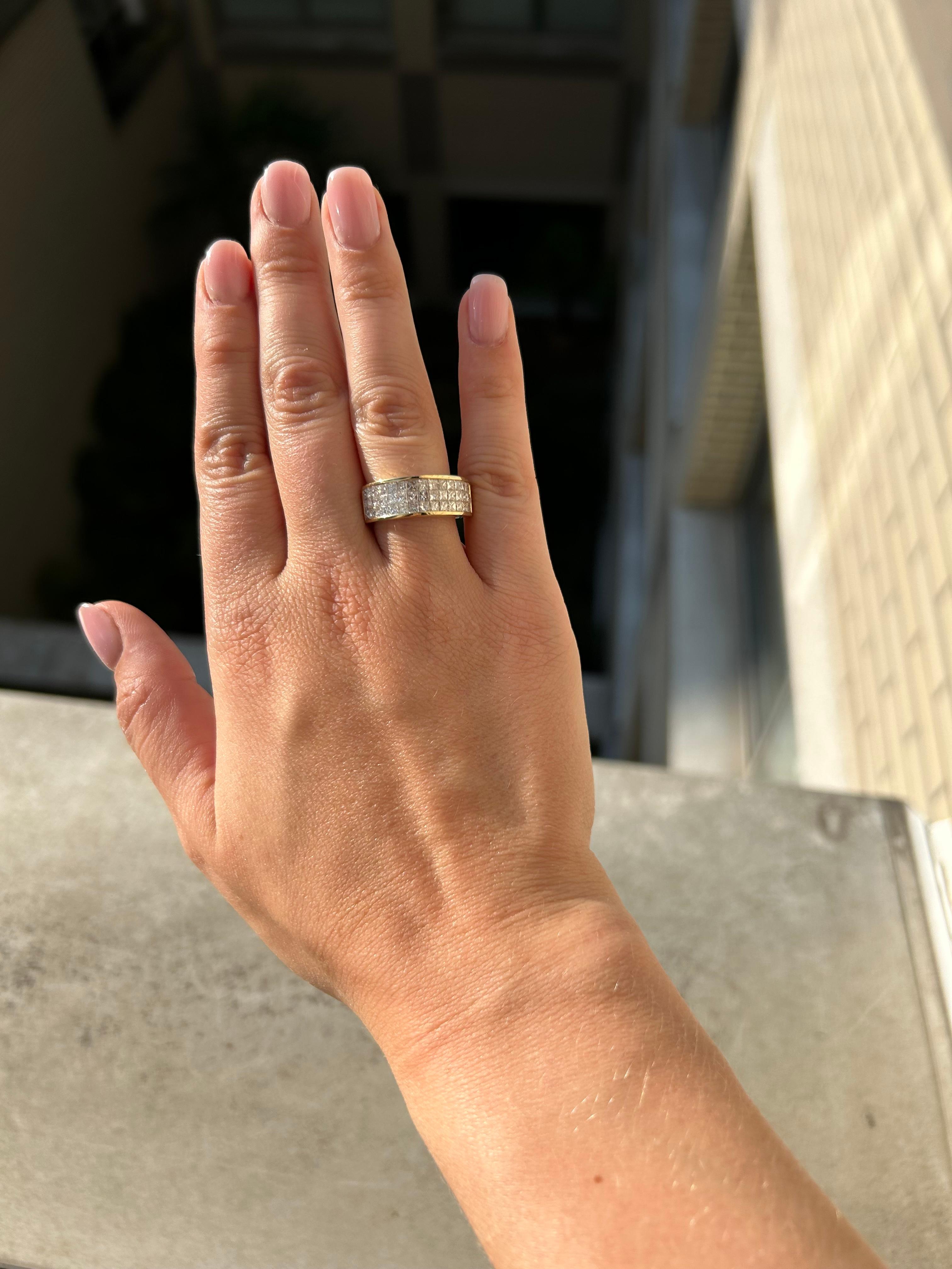 Natural Diamonds 2.10 carats 18KT Yellow Gold Princess Wedding Band Ring For Sale 2