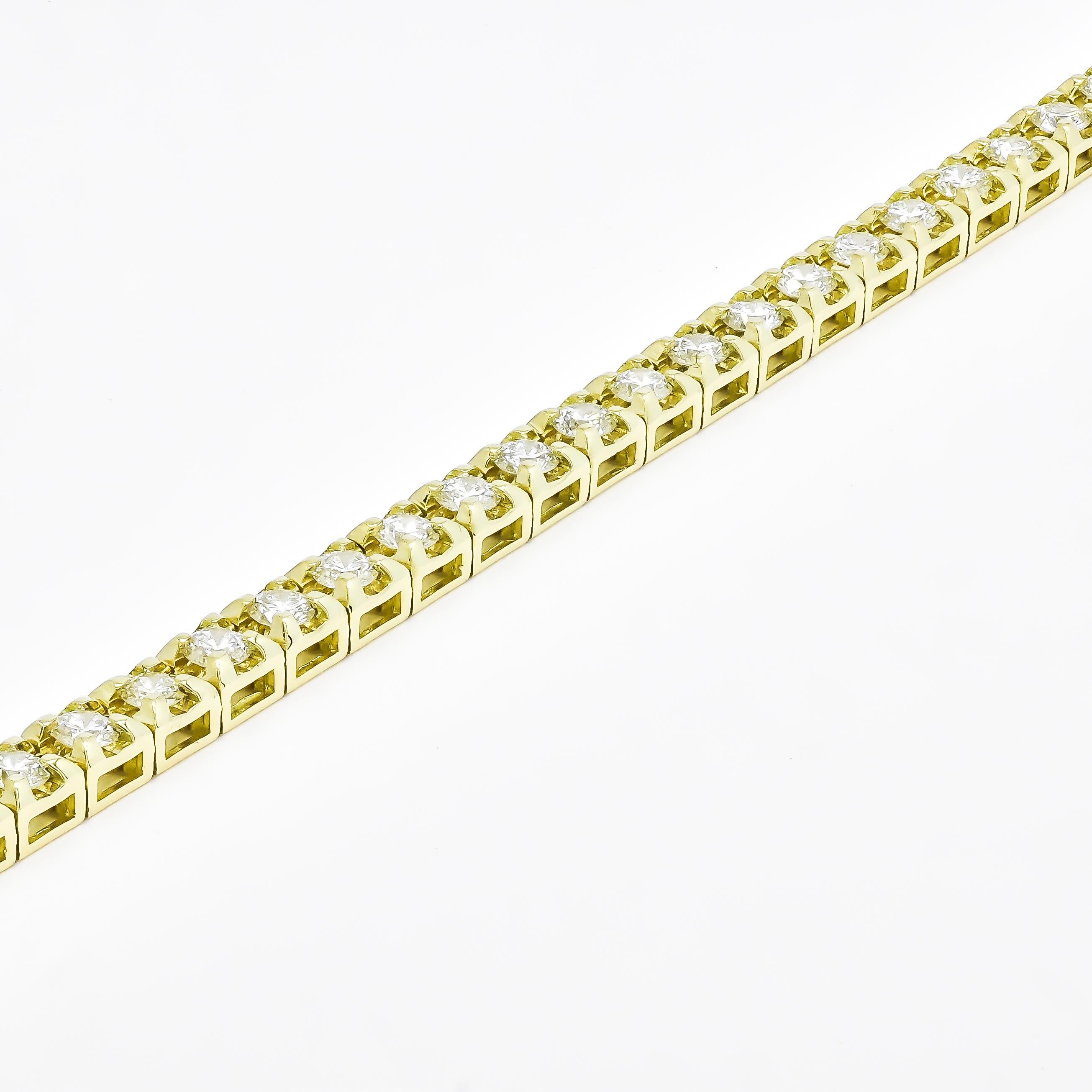 Modern Natural Diamonds 2.82ct 18KT Yellow Gold Four Prong Tennis Bracelet For Sale