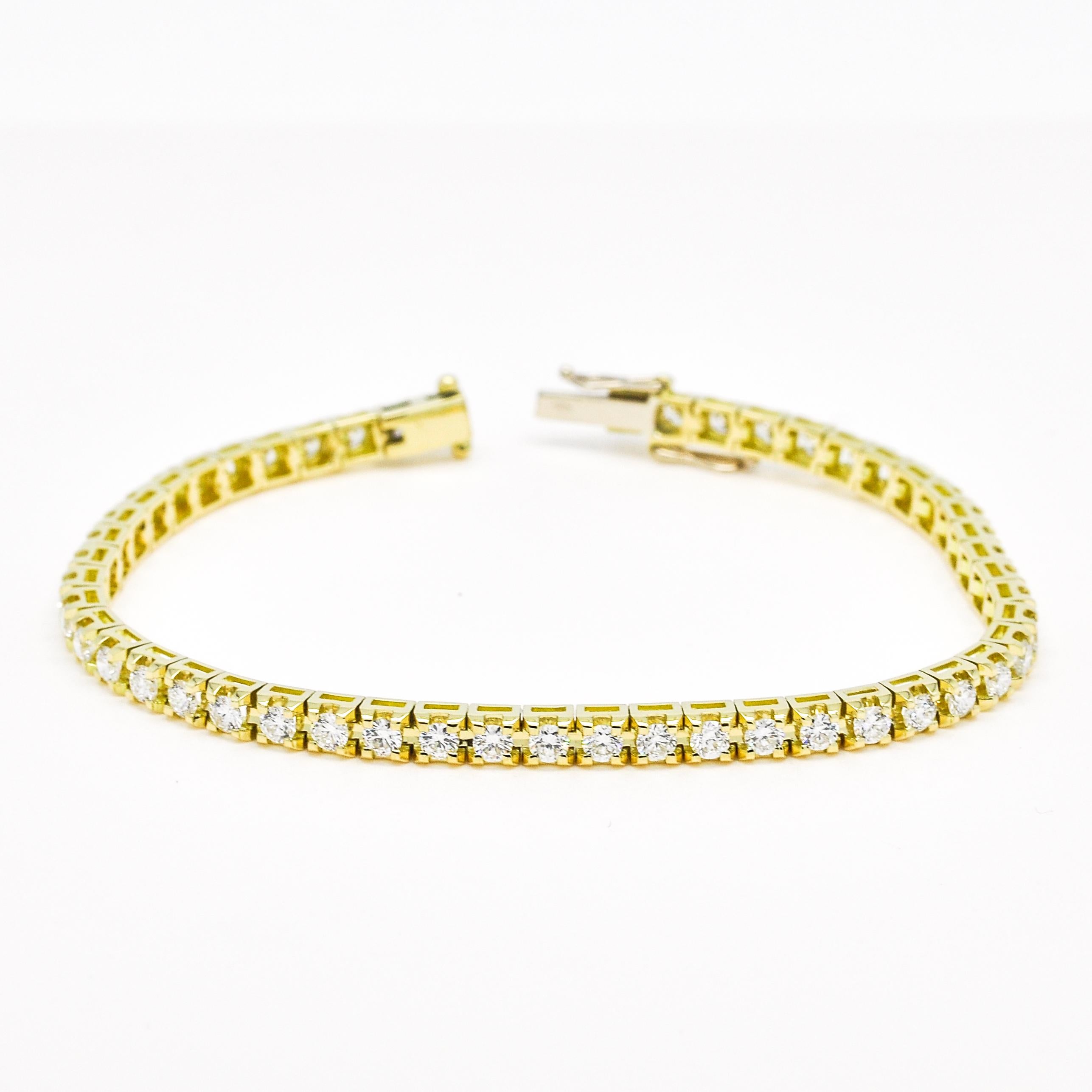 Natural Diamonds 2.82ct 18KT Yellow Gold Four Prong Tennis Bracelet For Sale 1