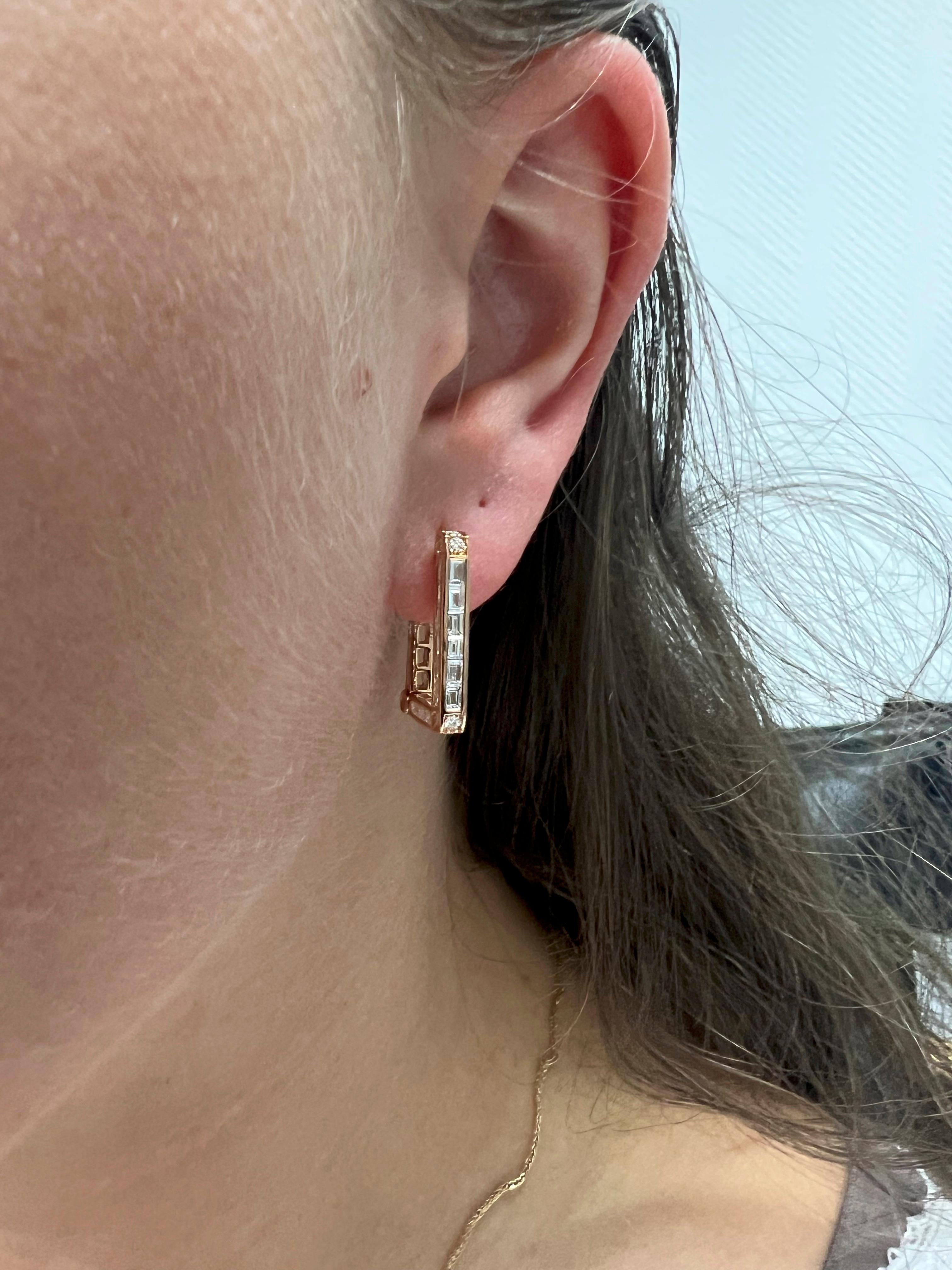 Diamanti naturali da 2,90 ct in oro rosa 18K Orecchini a cerchio Quad Baguette Inside Out in vendita 4