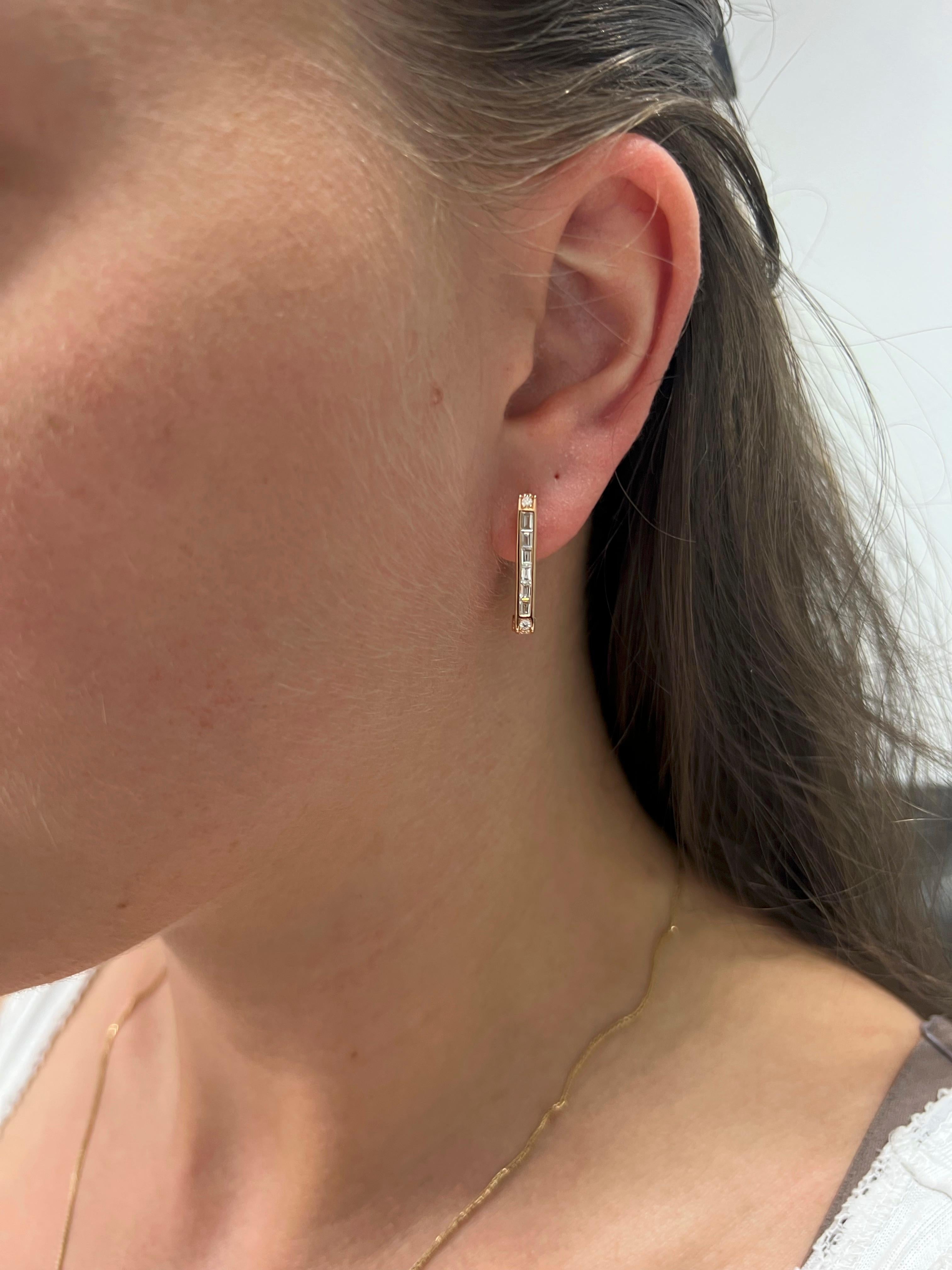 Diamanti naturali da 2,90 ct in oro rosa 18K Orecchini a cerchio Quad Baguette Inside Out in vendita 5