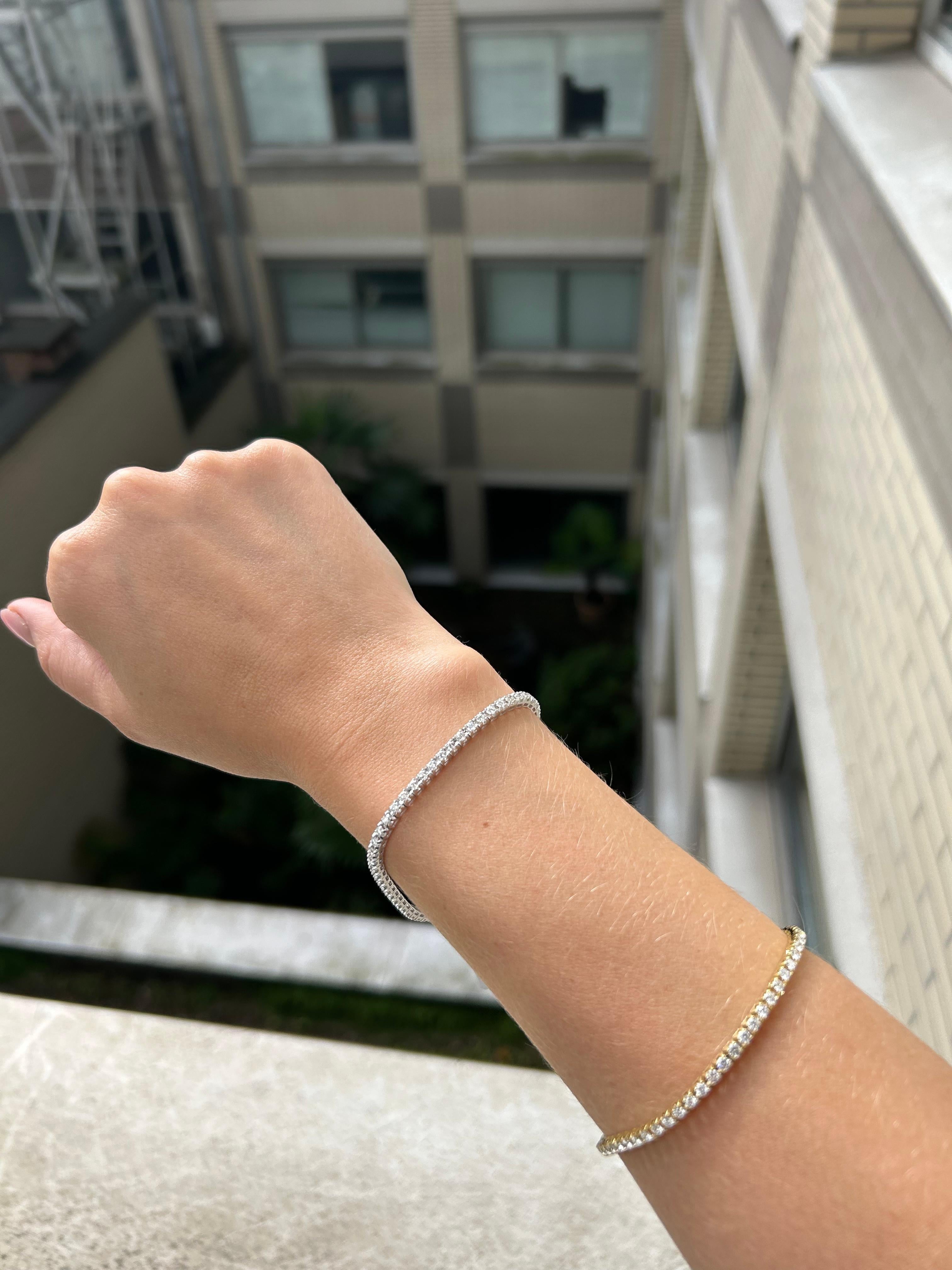 Diamantes Naturales 4.00ct 18 Kilates Oro Blanco Pulsera ModernTennis en venta 2