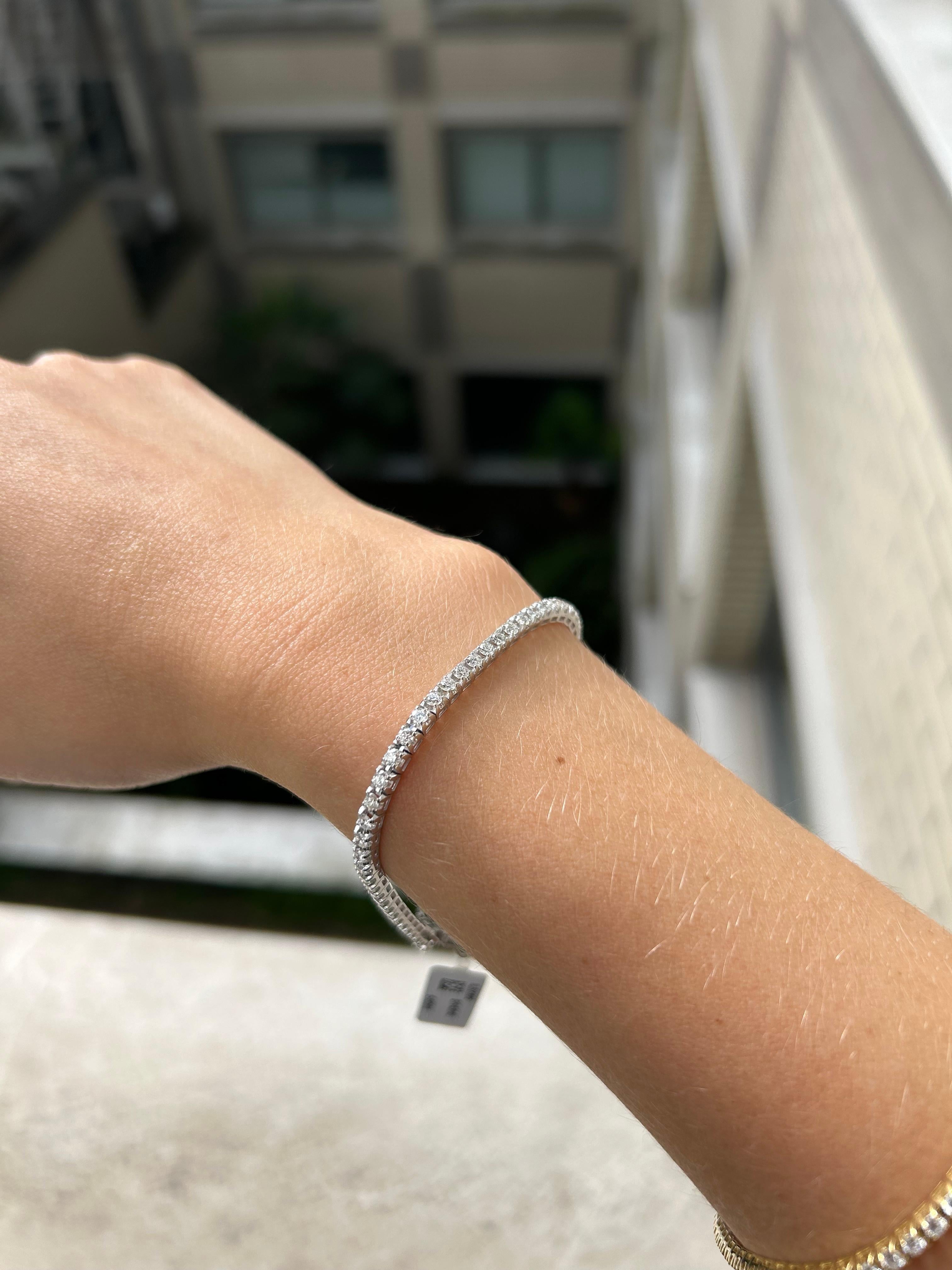 Diamantes Naturales 4.00ct 18 Kilates Oro Blanco Pulsera ModernTennis en venta 3