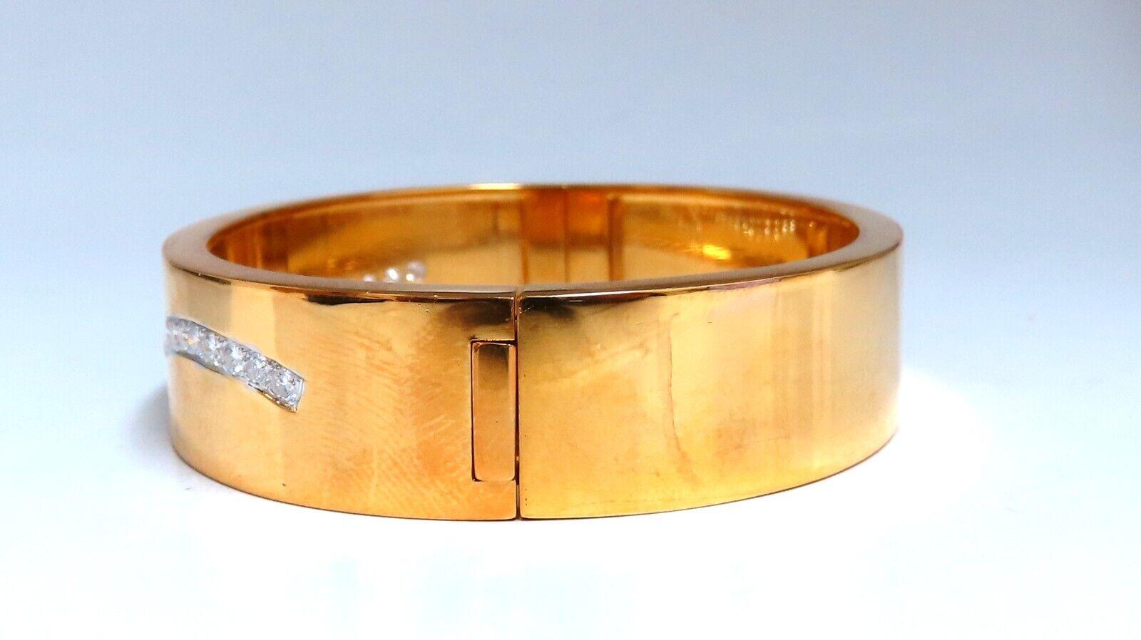 Taille ronde Bracelet jonc en or 14 carats avec diamants naturels « Lightning Initial N Z » en vente
