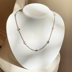 Diamanti naturali. Collana con pietre di diverse forme, 4,77 carati, montata su platino, 18”