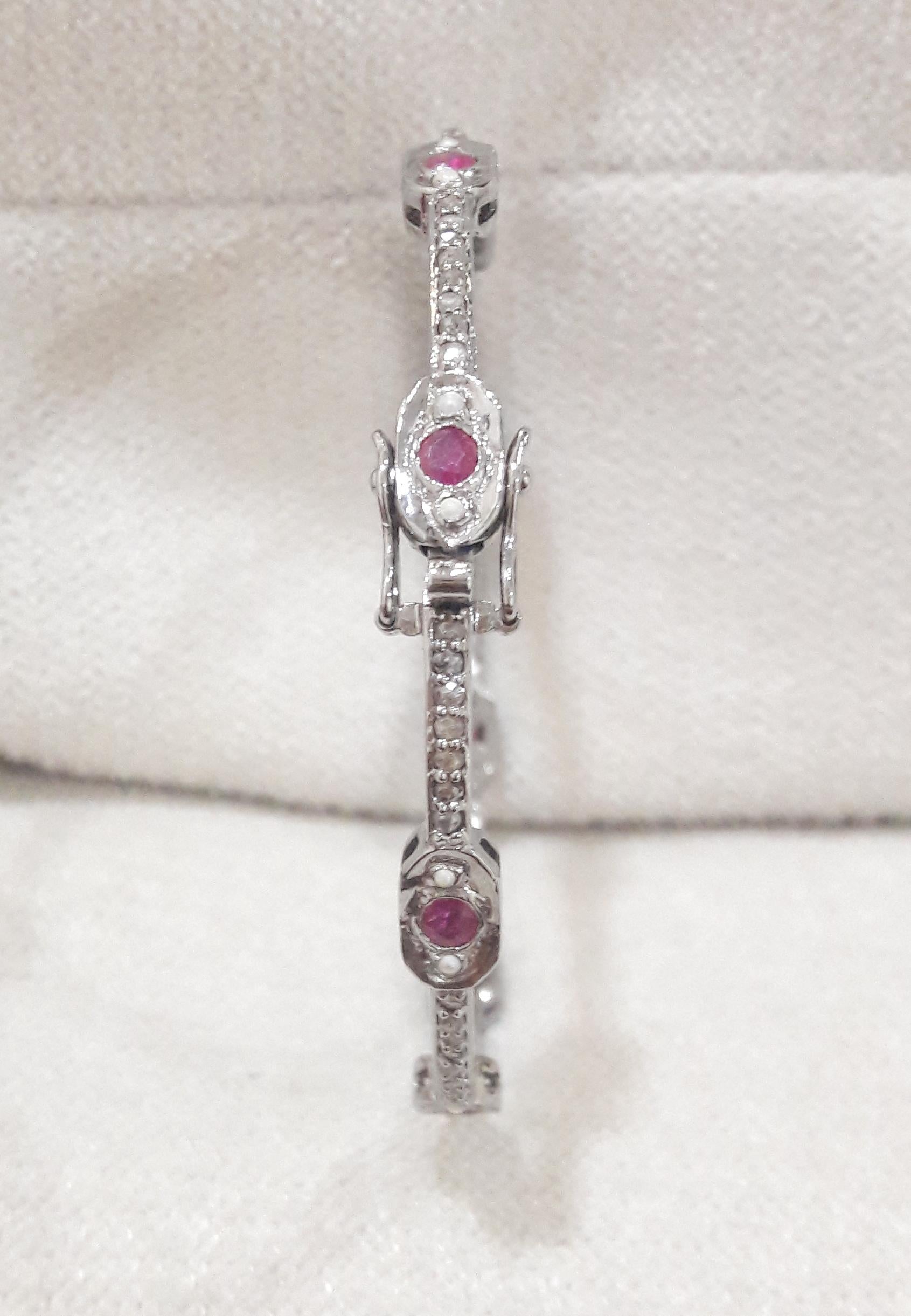 Taglio misto Diamanti naturali Perla Rubino Bracciale a cerniera in argento ossidato in vendita