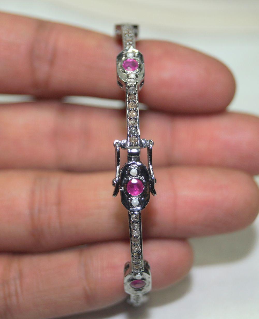 Diamanti naturali Perla Rubino Bracciale a cerniera in argento ossidato in vendita 1