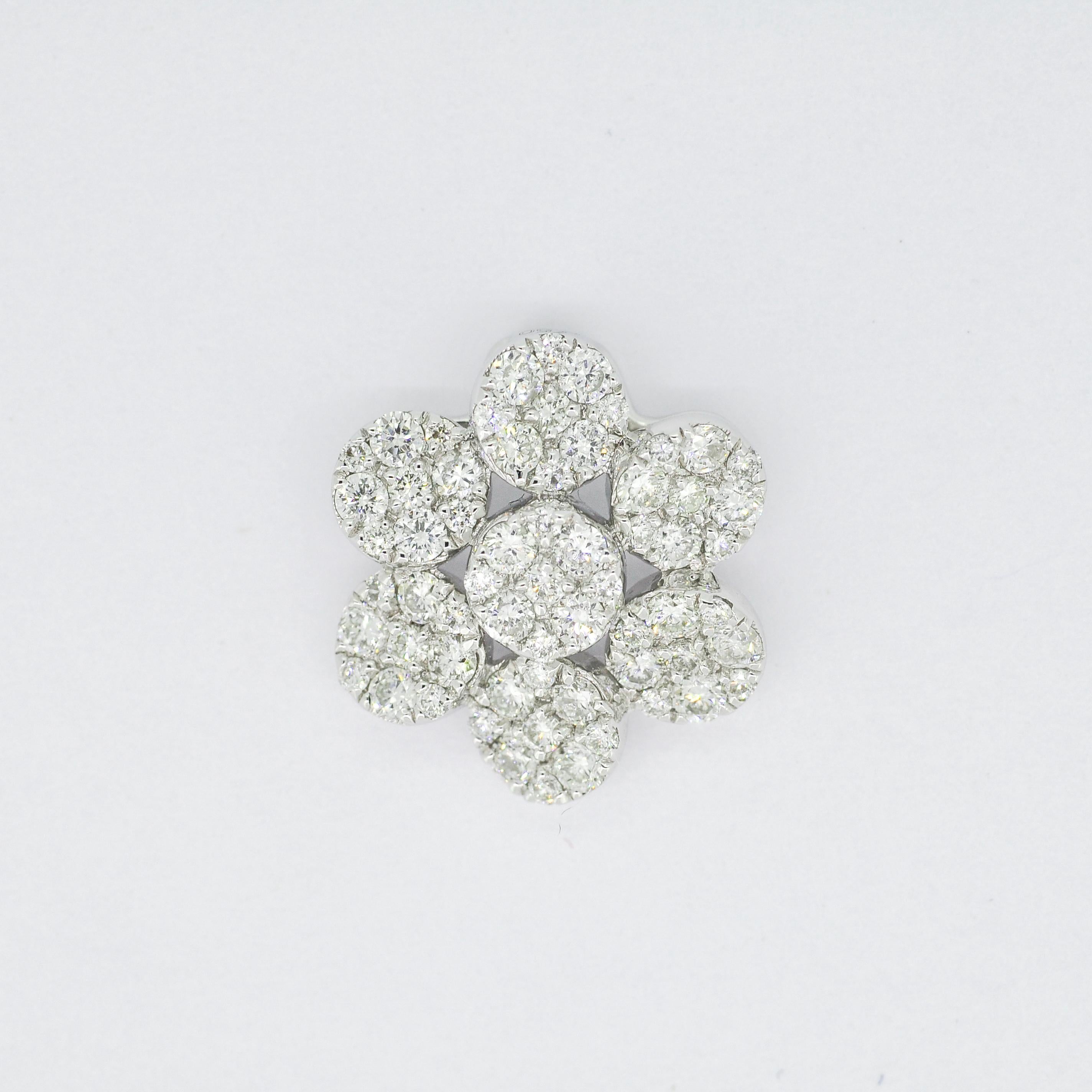 Round Cut Natural Diamonds Pendant 0.80 CT 18KT White Gold Flower Chain Pendant Necklace For Sale