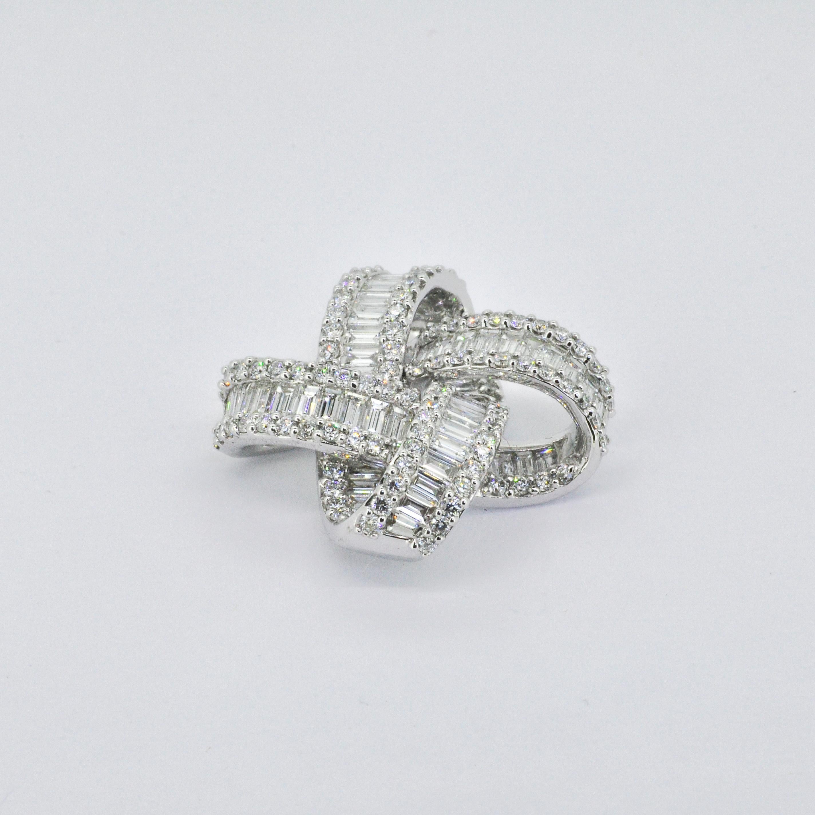 Pendentif diamants naturels 2.50 ct Or blanc 18KT Collier pendentif chaîne moderne  Unisexe en vente