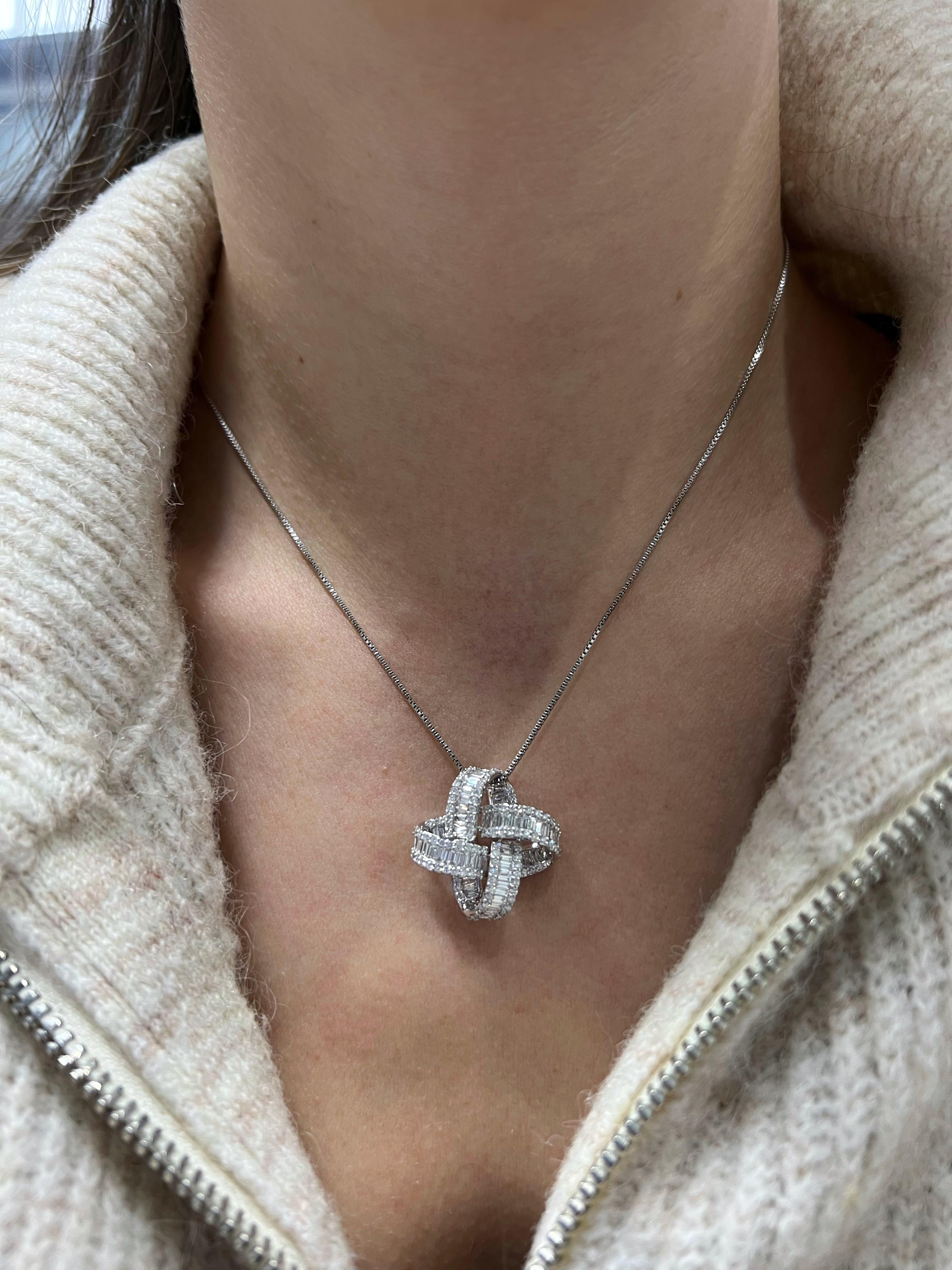 Natural Diamonds Pendant 2.50 ct 18KT White Gold Modern Chain Pendant Necklace For Sale 2