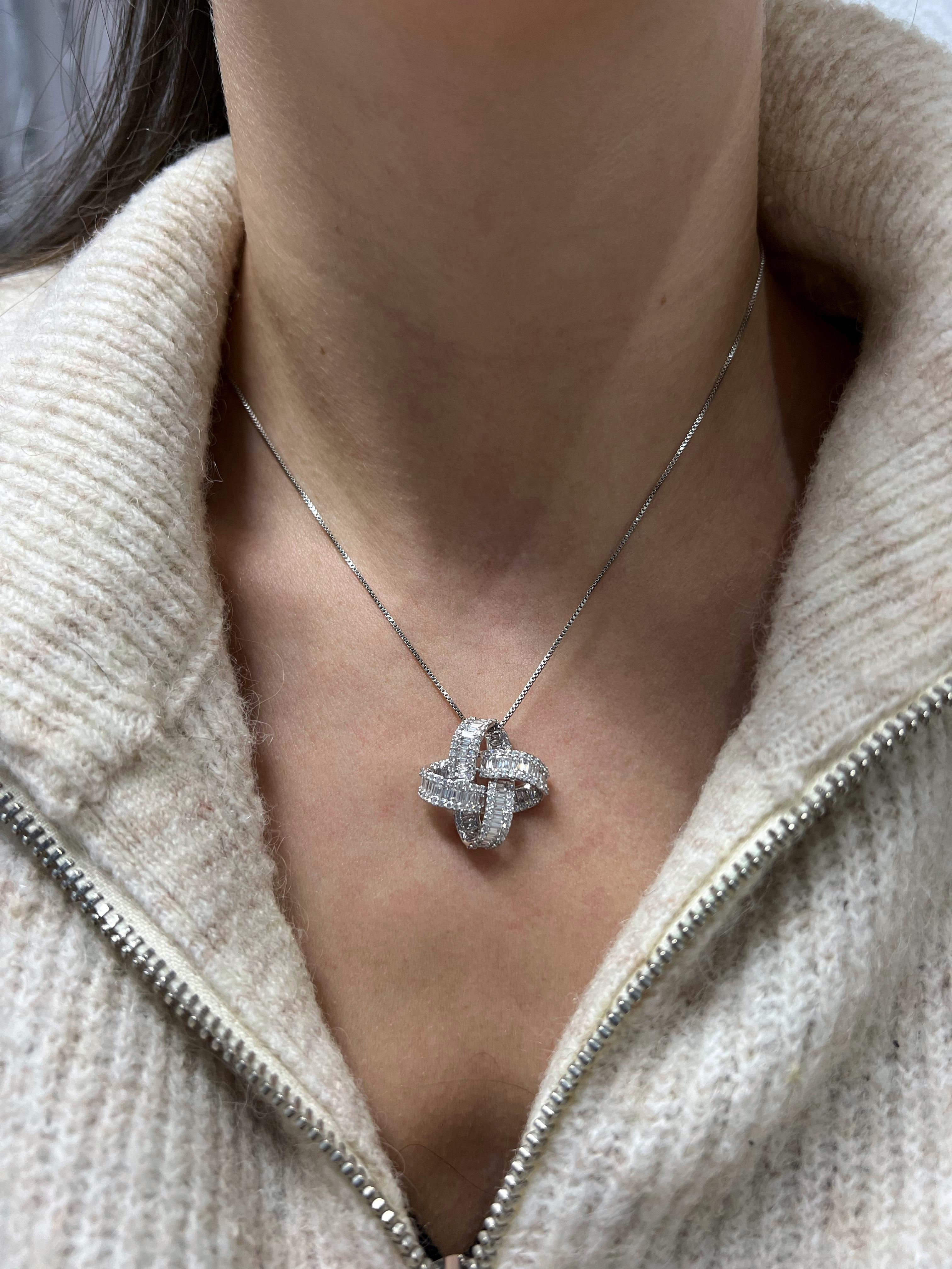 Natural Diamonds Pendant 2.50 ct 18KT White Gold Modern Chain Pendant Necklace For Sale 3