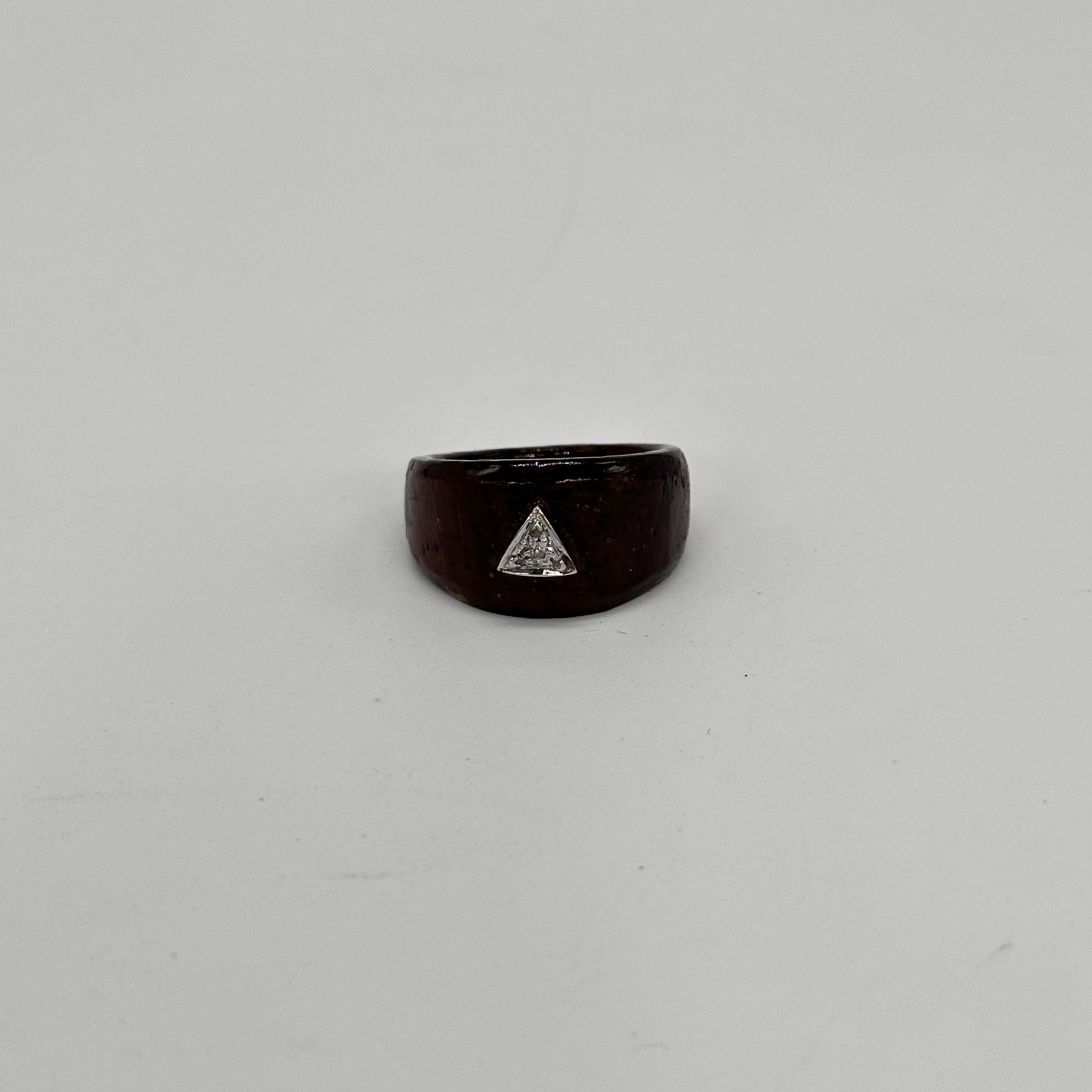 Art Nouveau Natural diamonds triangle 925 sterling silver wooden ring For Sale