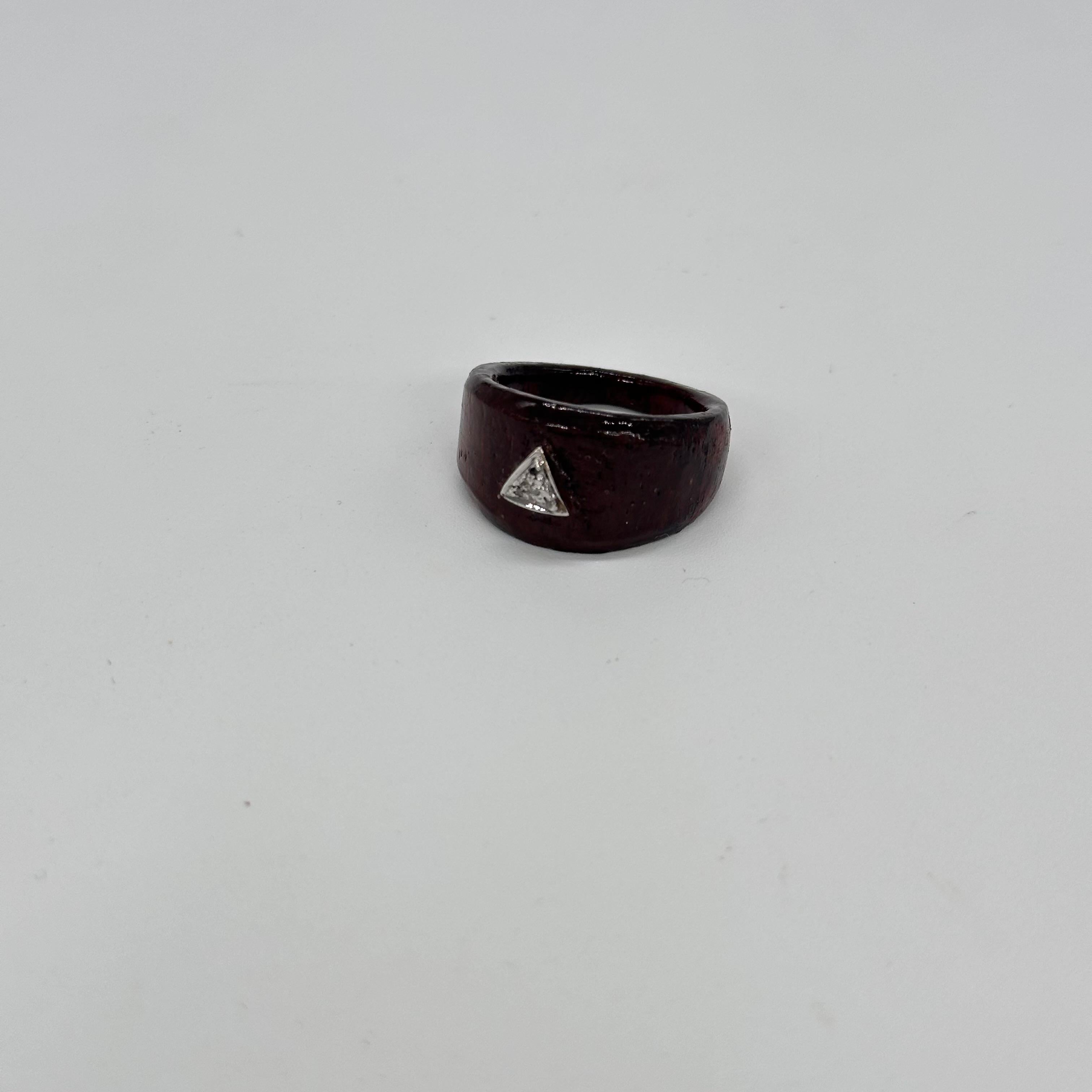Natural diamonds triangle 925 sterling silver wooden ring For Sale 2