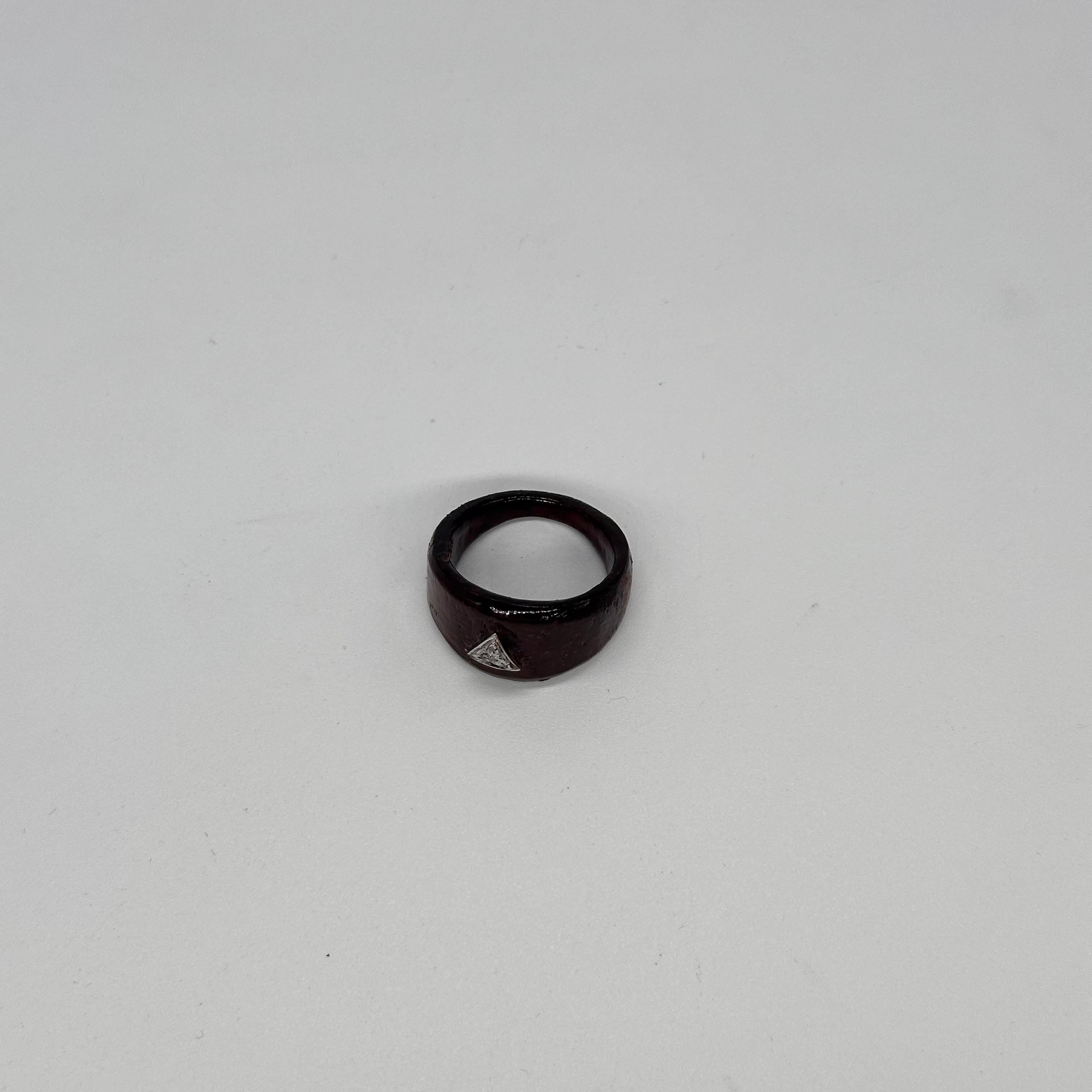 Natural diamonds triangle 925 sterling silver wooden ring For Sale 3