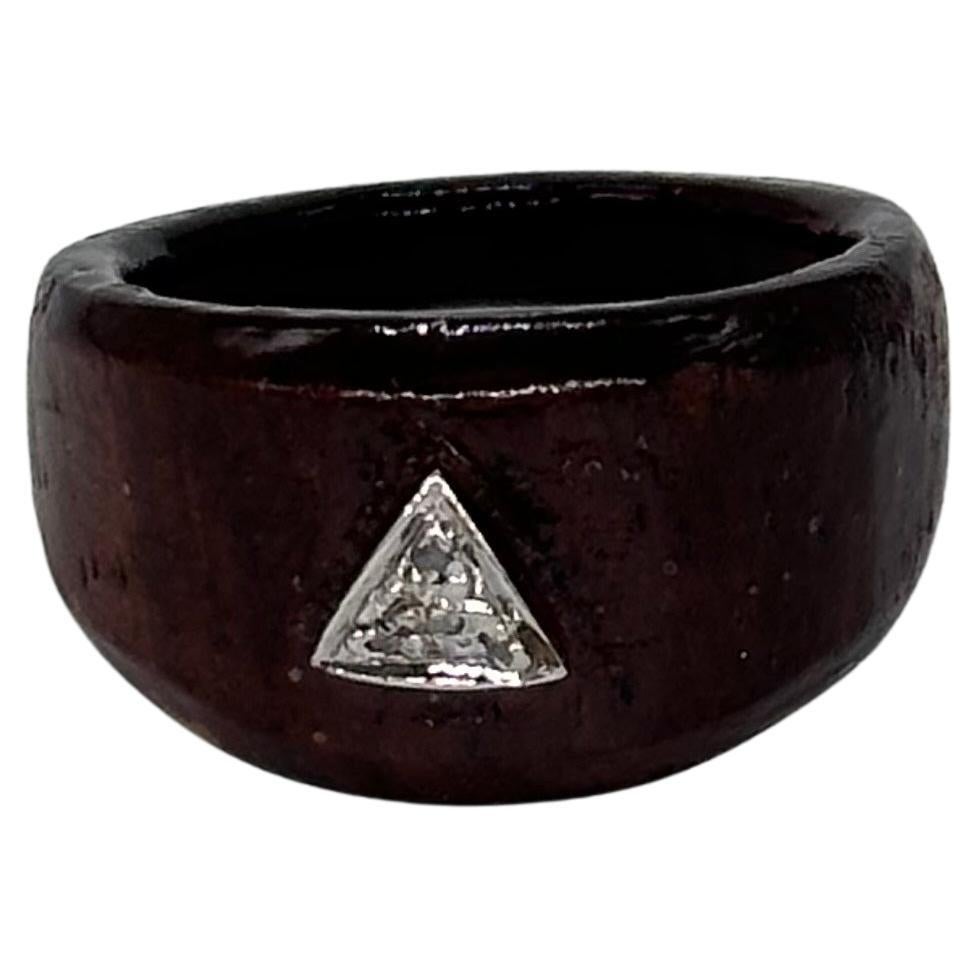 Anillo de madera de plata de ley 925 con triángulo de diamantes naturales