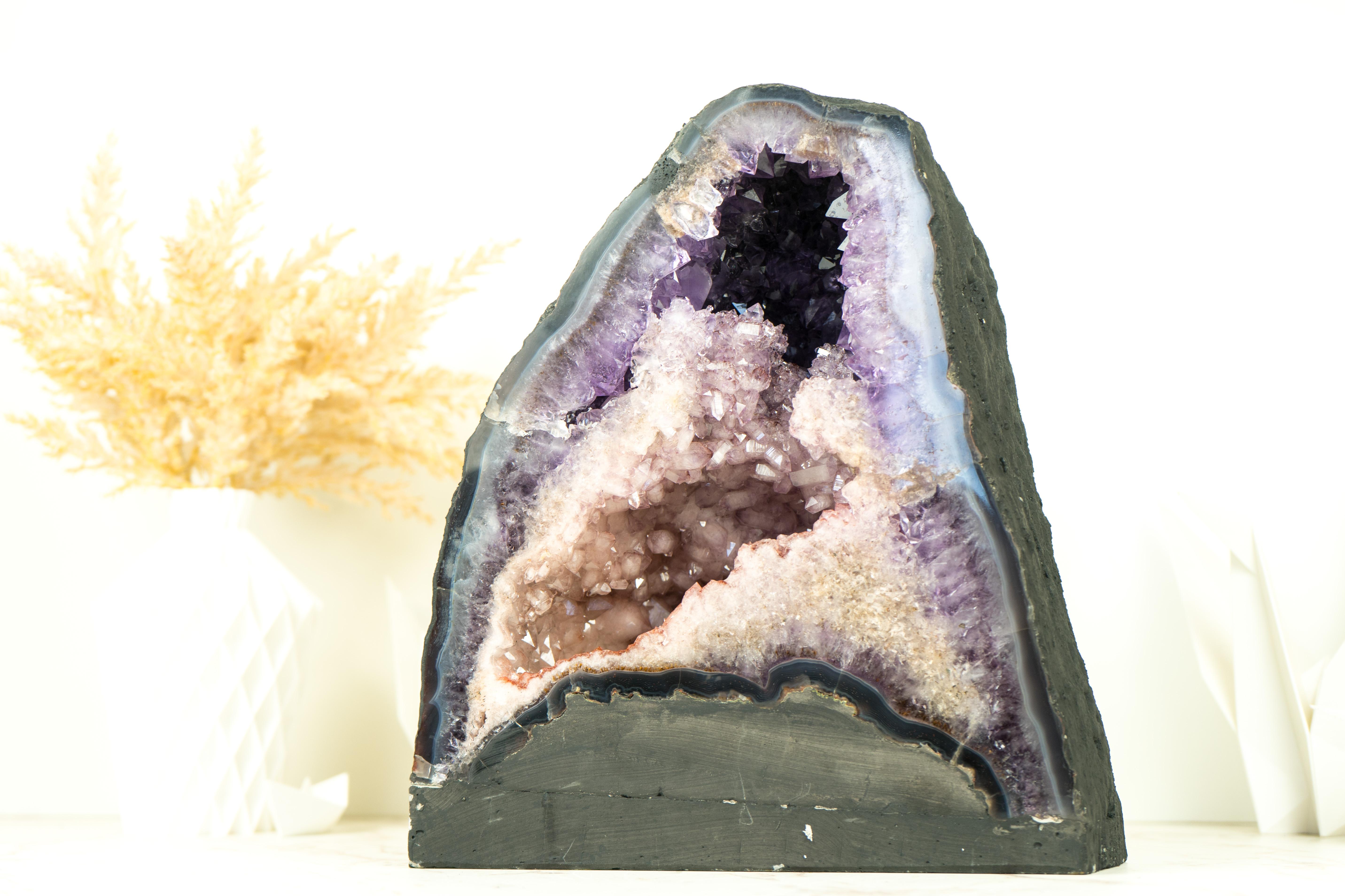 Natürlicher doppelreihiger Amethyst-Geode mit halber rosa Quarz Druzy, halber lila Amethyst im Angebot 7