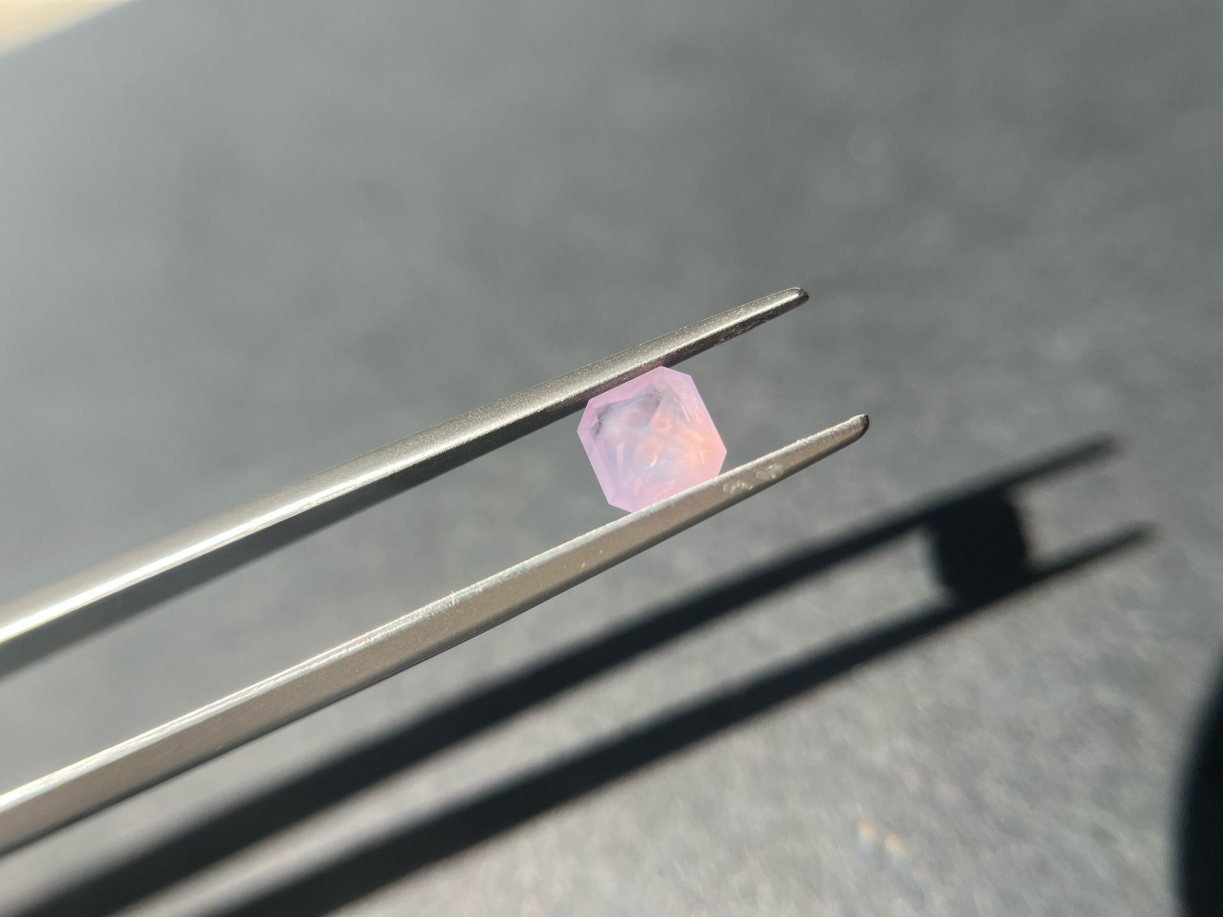Gemma di spinello naturale Sakura rosa setosa con fuoco arancione: In condizioni Nuovo in vendita a Kowloon, HK