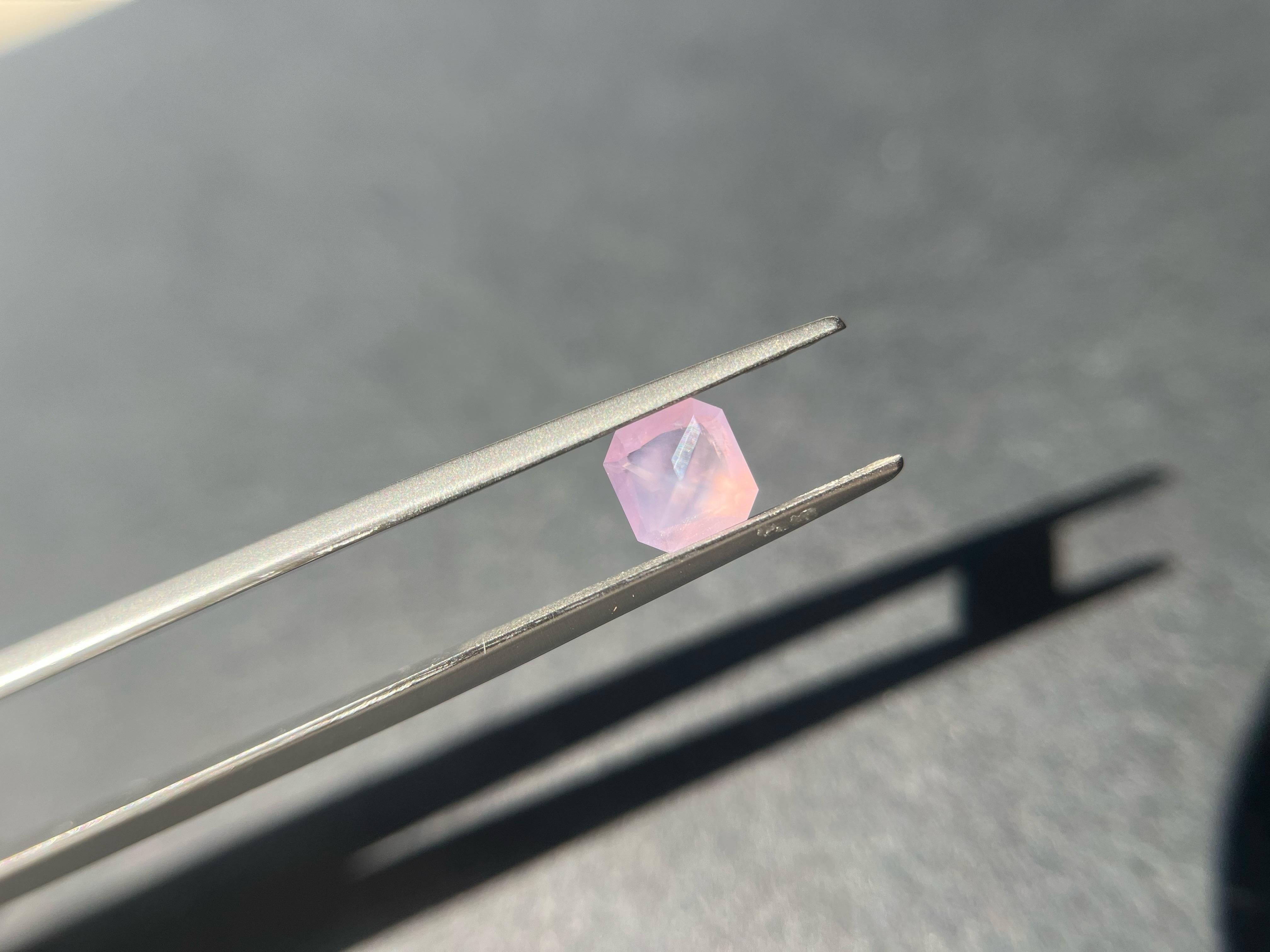 da uomo o donna Gemma di spinello naturale Sakura rosa setosa con fuoco arancione: in vendita