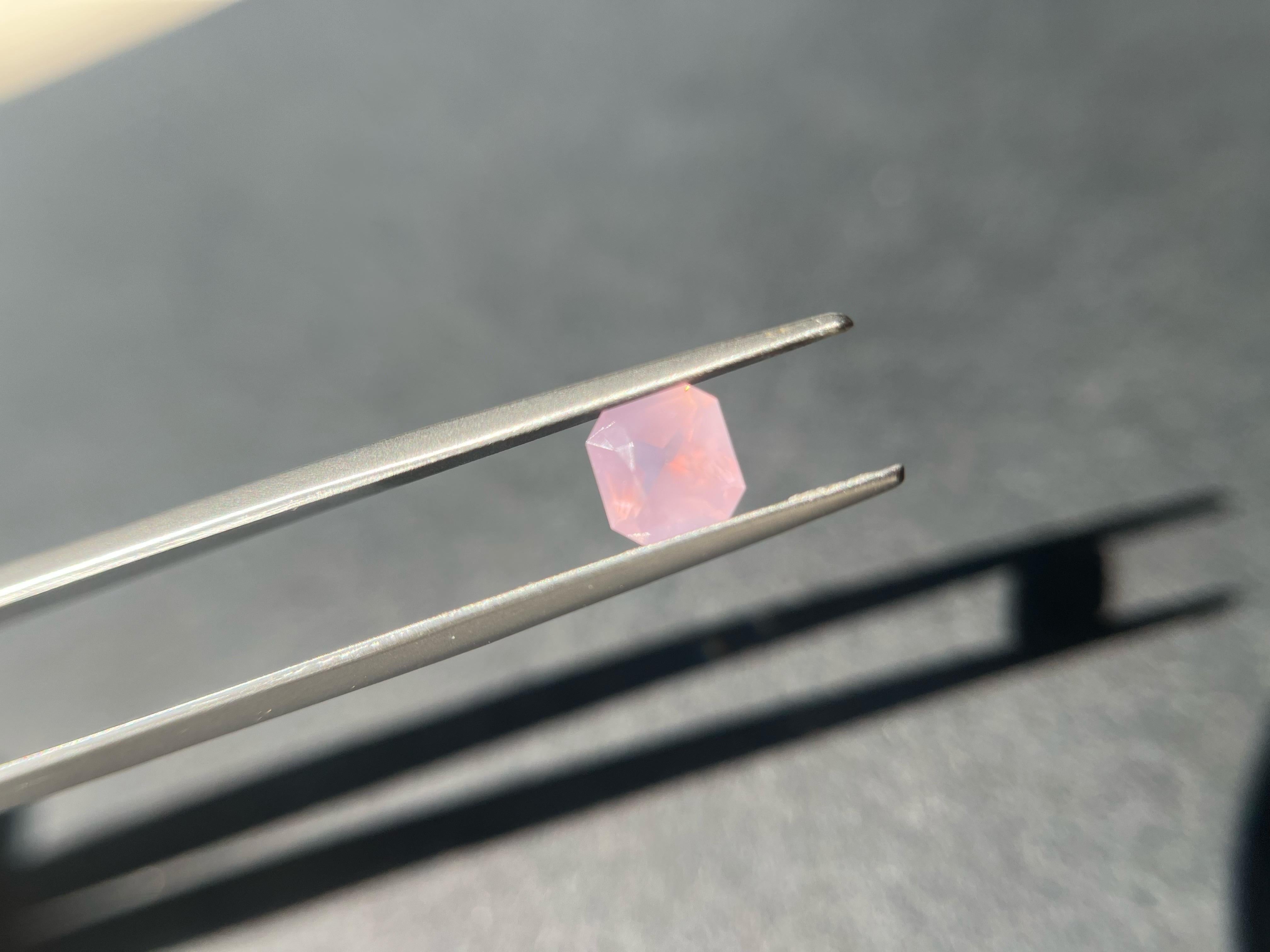 Gemma di spinello naturale Sakura rosa setosa con fuoco arancione: in vendita 3