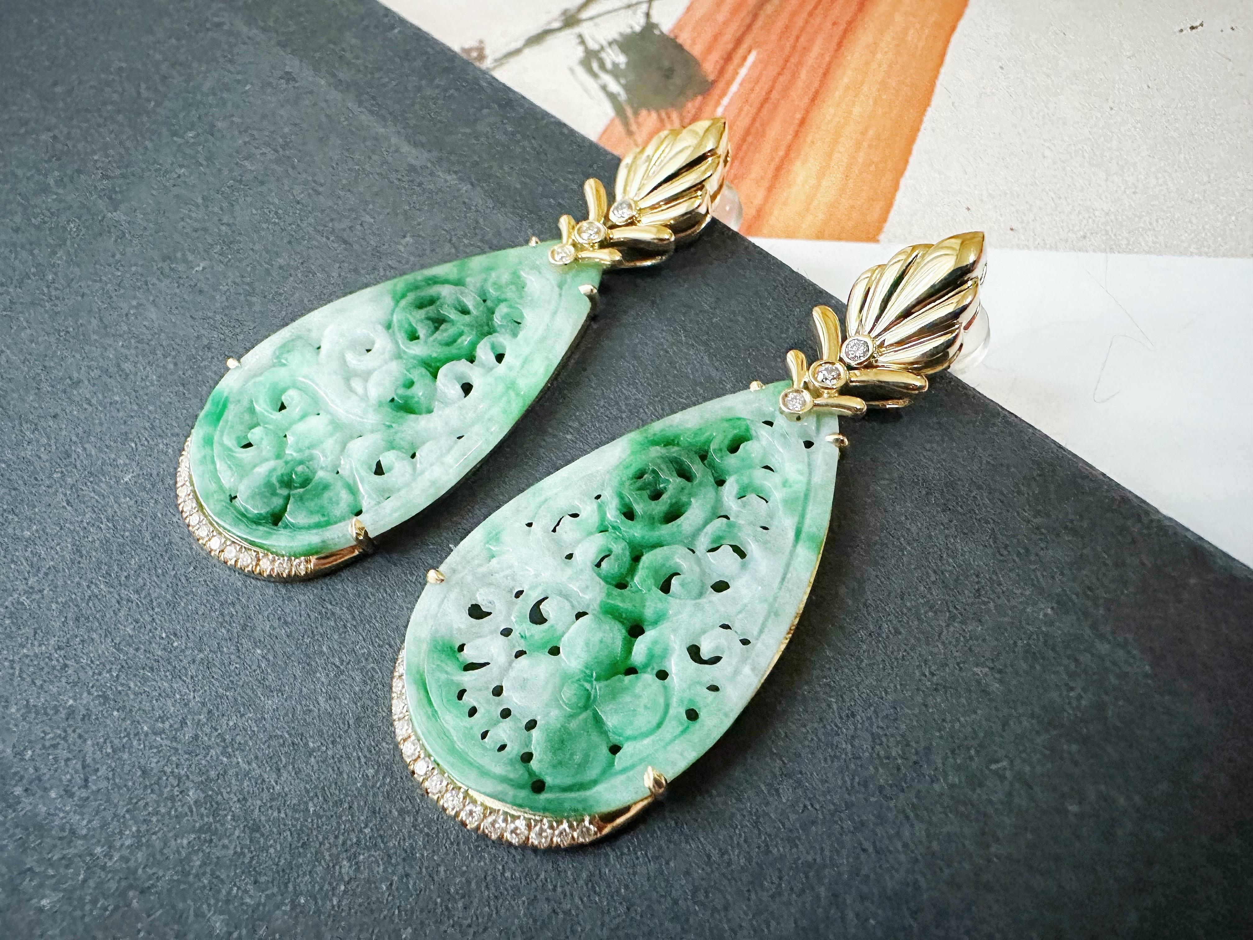 Boucles d'oreilles en jade naturel sculpté en forme de goutte avec Design/One en or 18 carats et diamant en vente 5