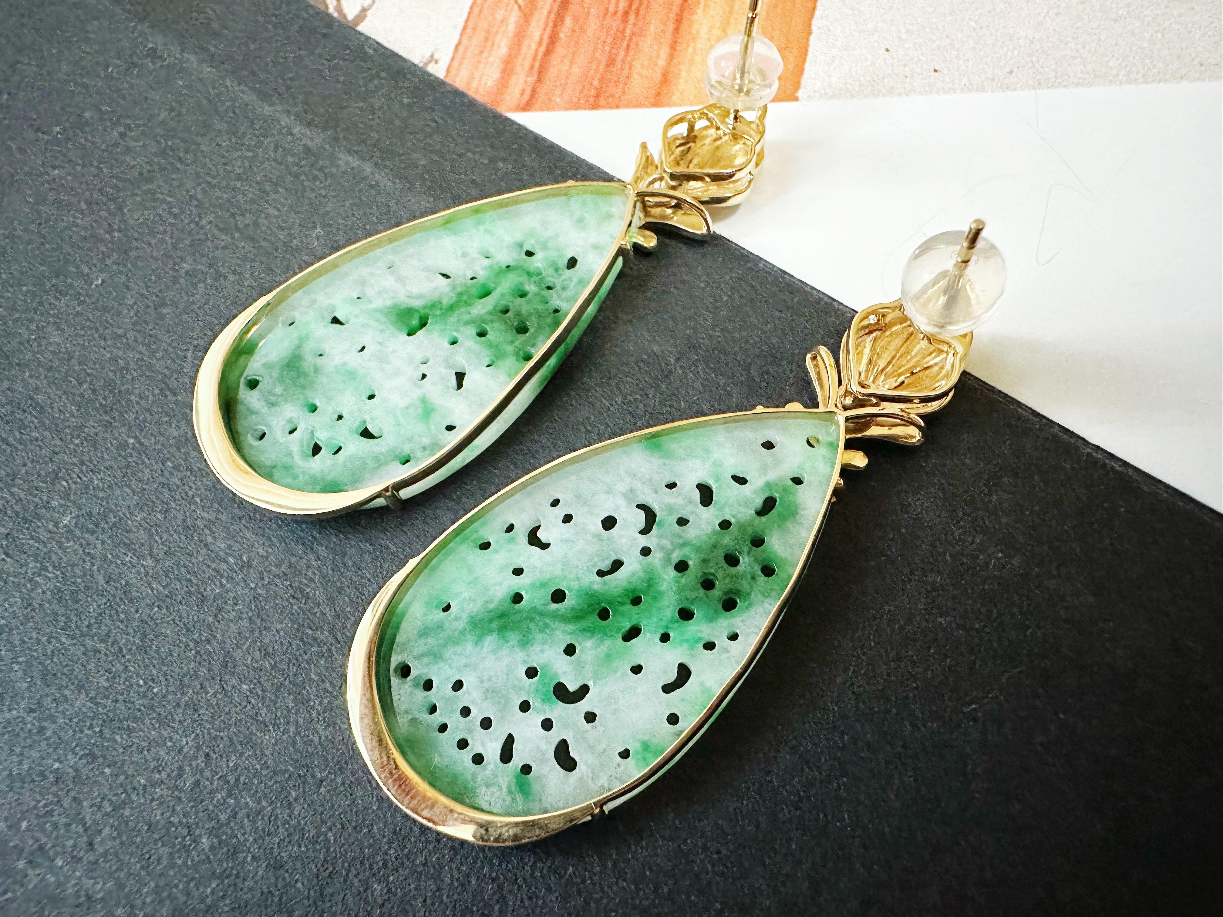 Boucles d'oreilles en jade naturel sculpté en forme de goutte avec Design/One en or 18 carats et diamant en vente 6