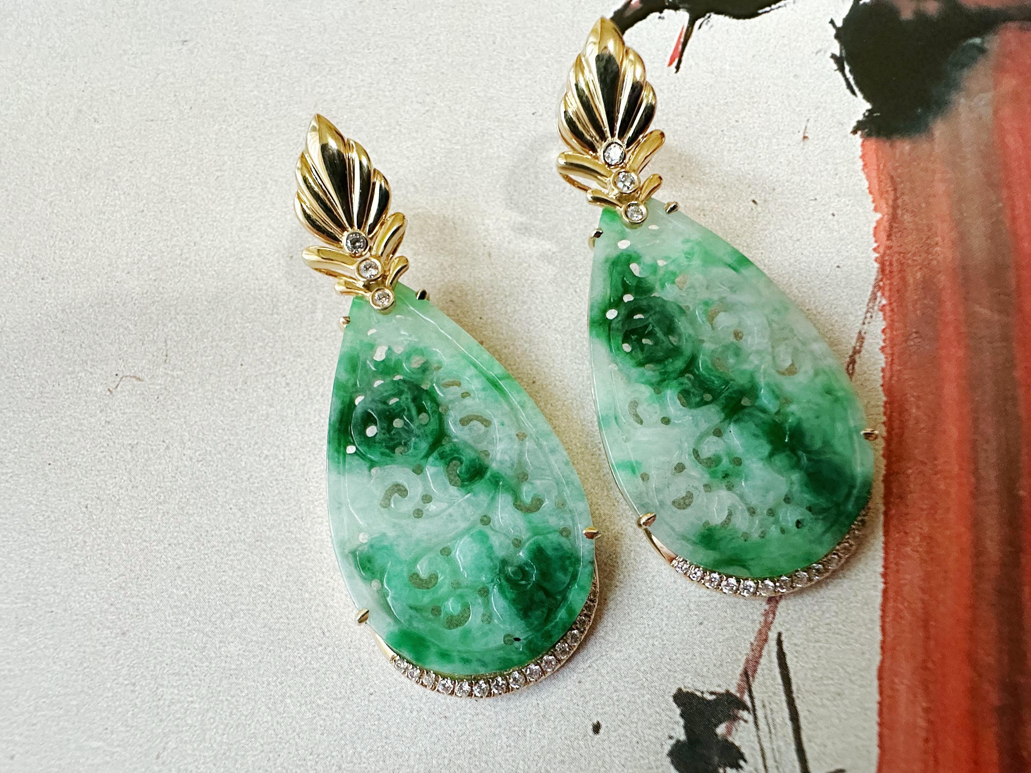 Boucles d'oreilles en jade naturel sculpté en forme de goutte avec Design/One en or 18 carats et diamant en vente 7