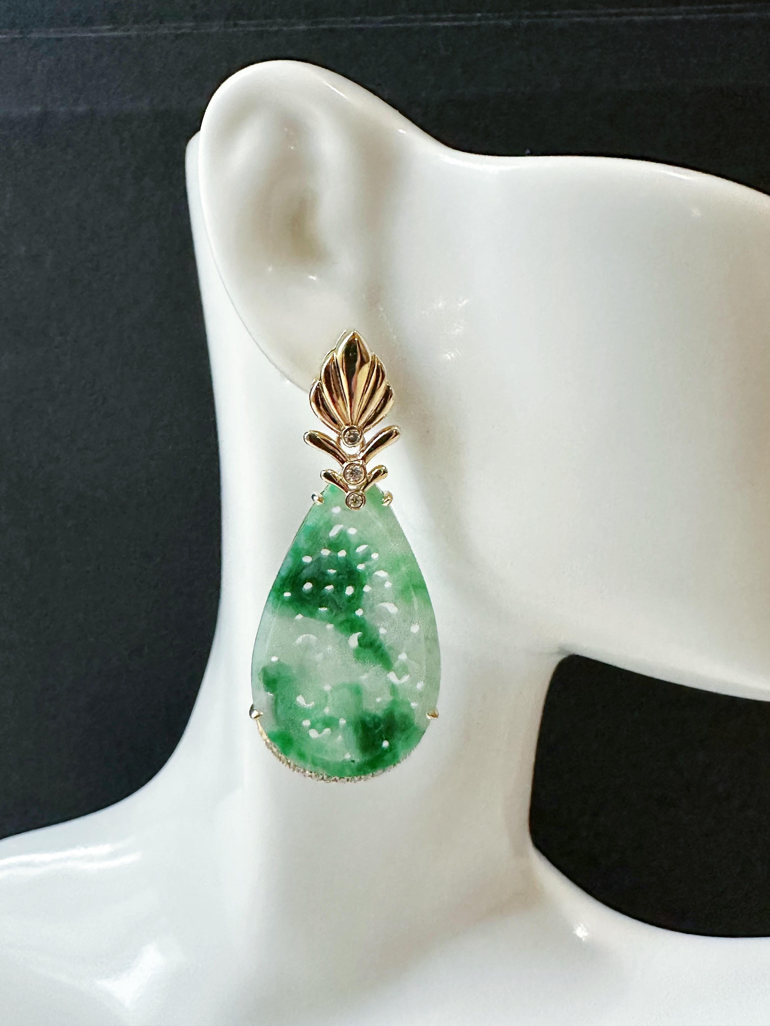 Boucles d'oreilles en jade naturel sculpté en forme de goutte avec Design/One en or 18 carats et diamant en vente 8