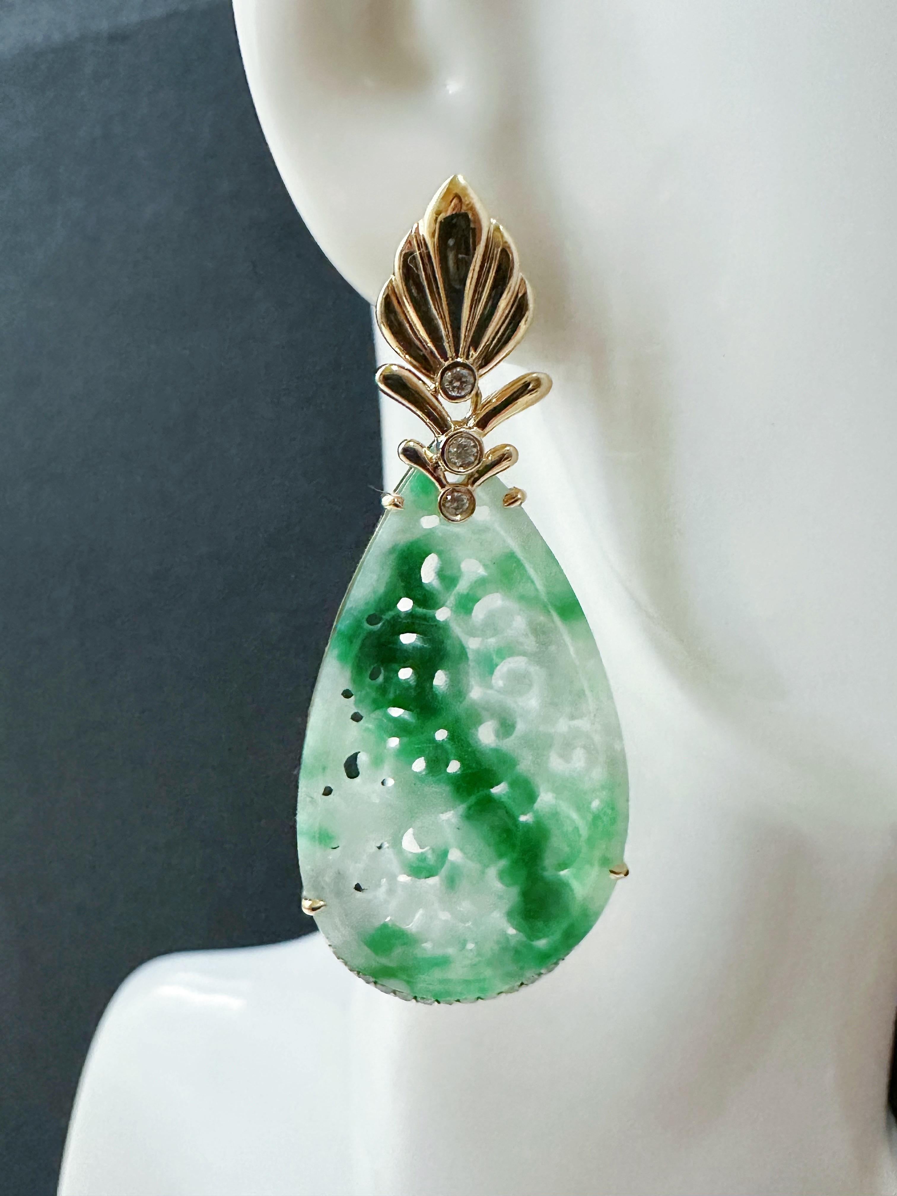 Boucles d'oreilles en jade naturel sculpté en forme de goutte avec Design/One en or 18 carats et diamant en vente 9