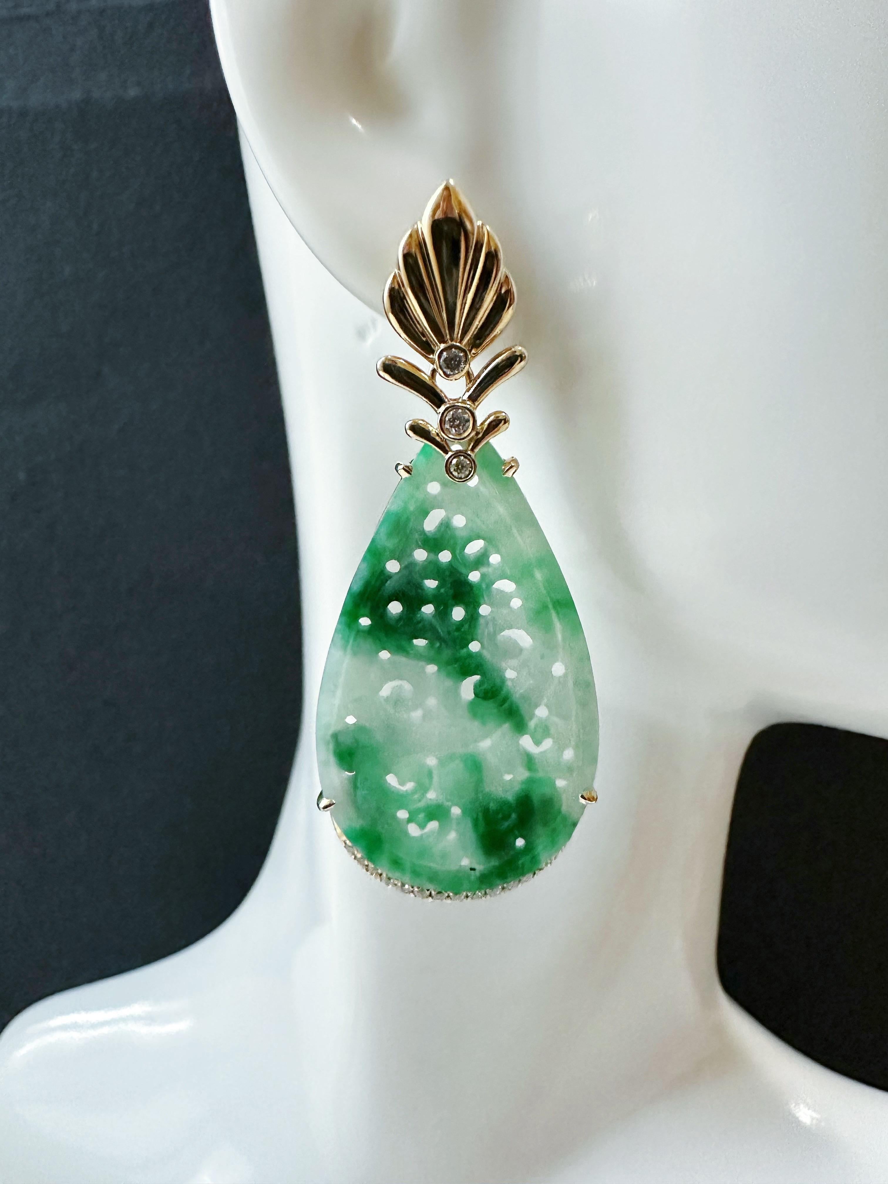 Boucles d'oreilles en jade naturel sculpté en forme de goutte avec Design/One en or 18 carats et diamant en vente 10