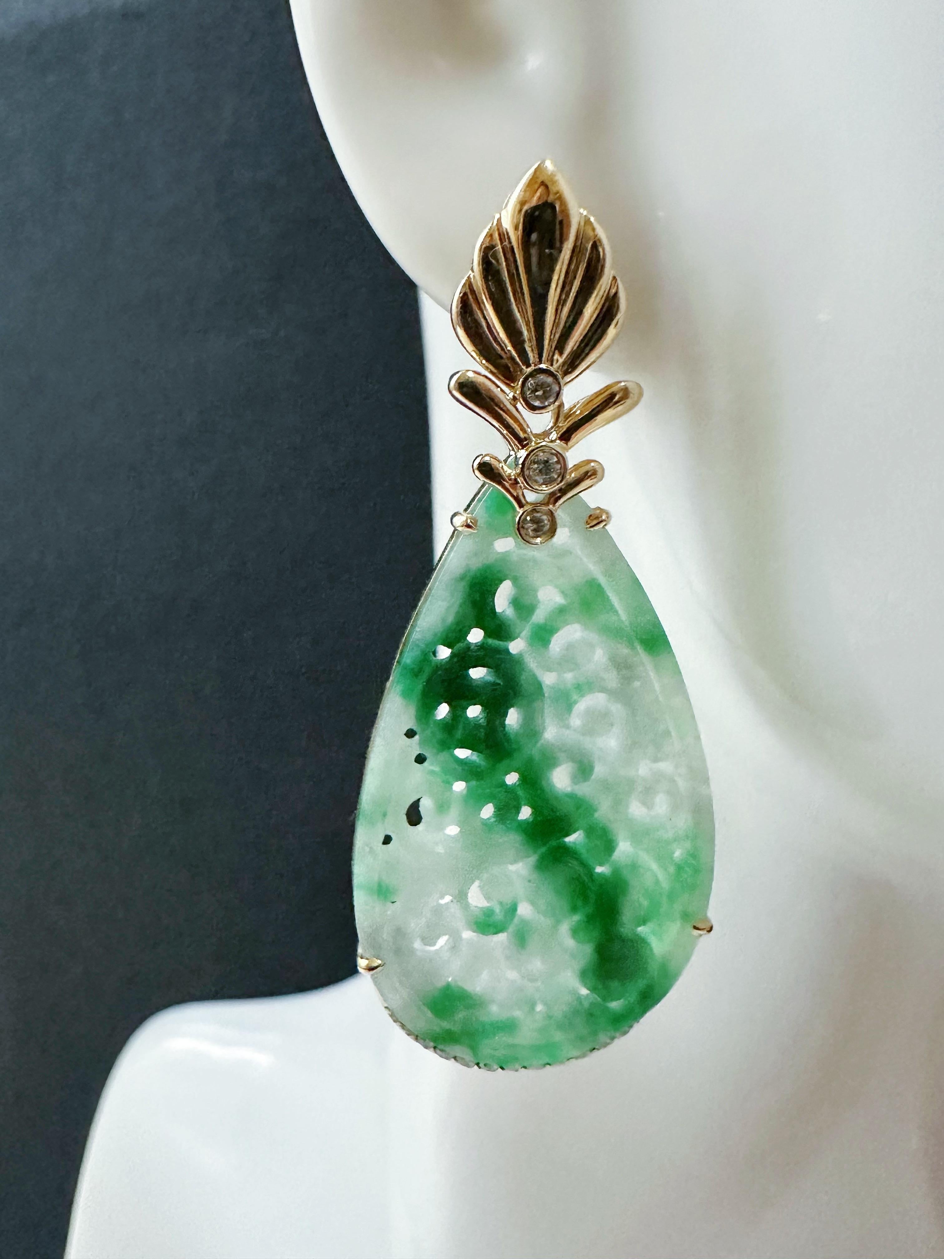 Boucles d'oreilles en jade naturel sculpté en forme de goutte avec Design/One en or 18 carats et diamant en vente 11