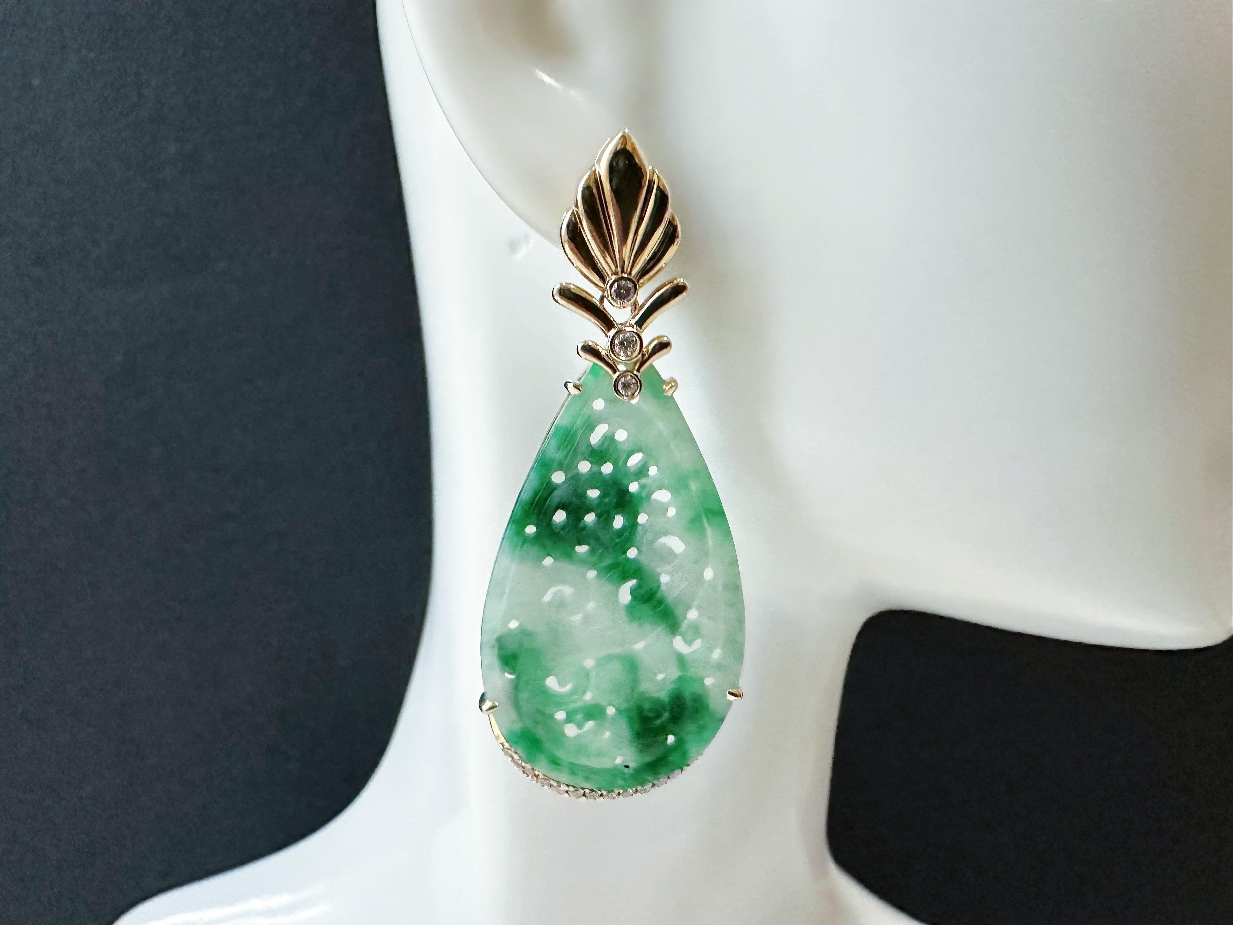 Boucles d'oreilles en jade naturel sculpté en forme de goutte avec Design/One en or 18 carats et diamant en vente 12