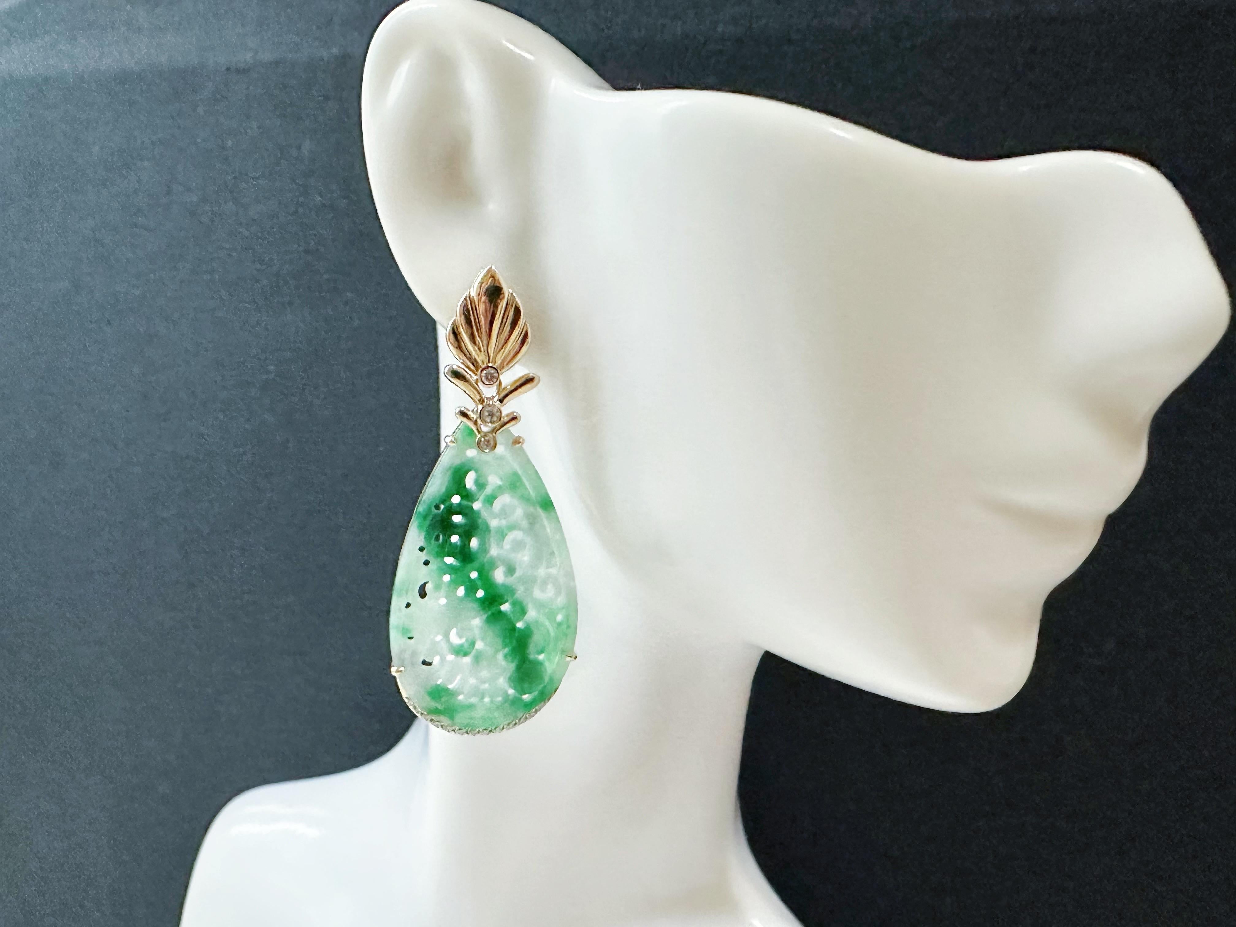 Boucles d'oreilles en jade naturel sculpté en forme de goutte avec Design/One en or 18 carats et diamant en vente 13